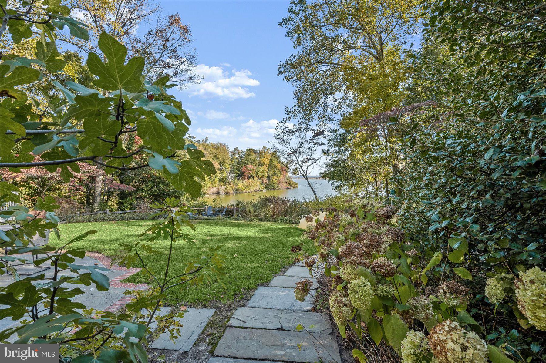 GIBSON ISLAND - Residential