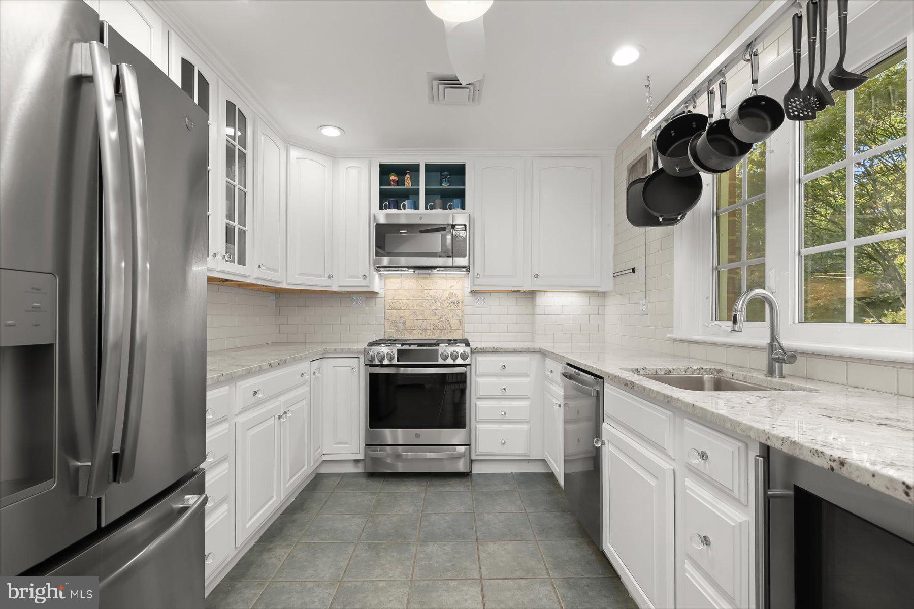 GIBSON ISLAND - Residential