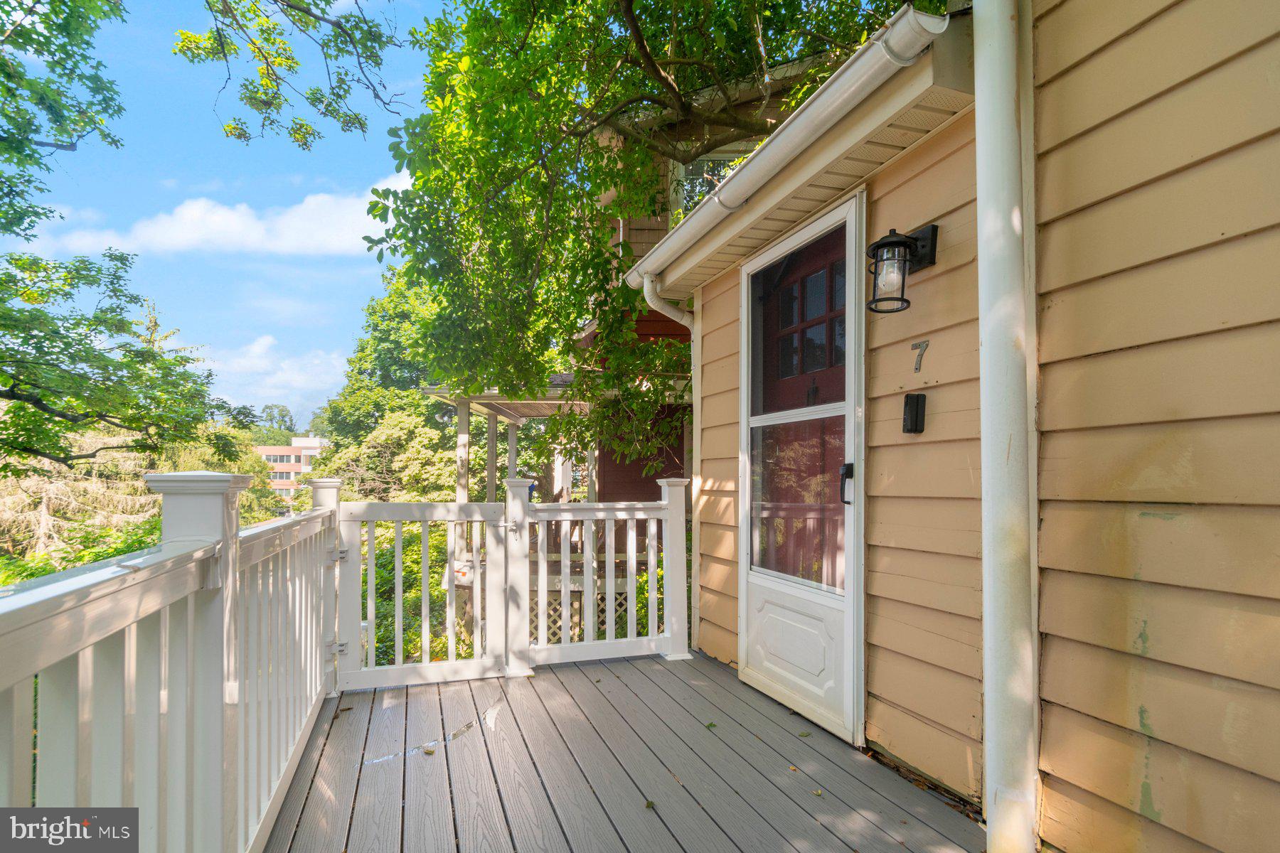 7 HILLSIDE AVENUE