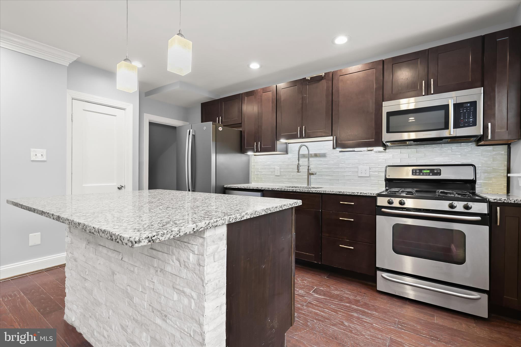 LEEANNE - Residential