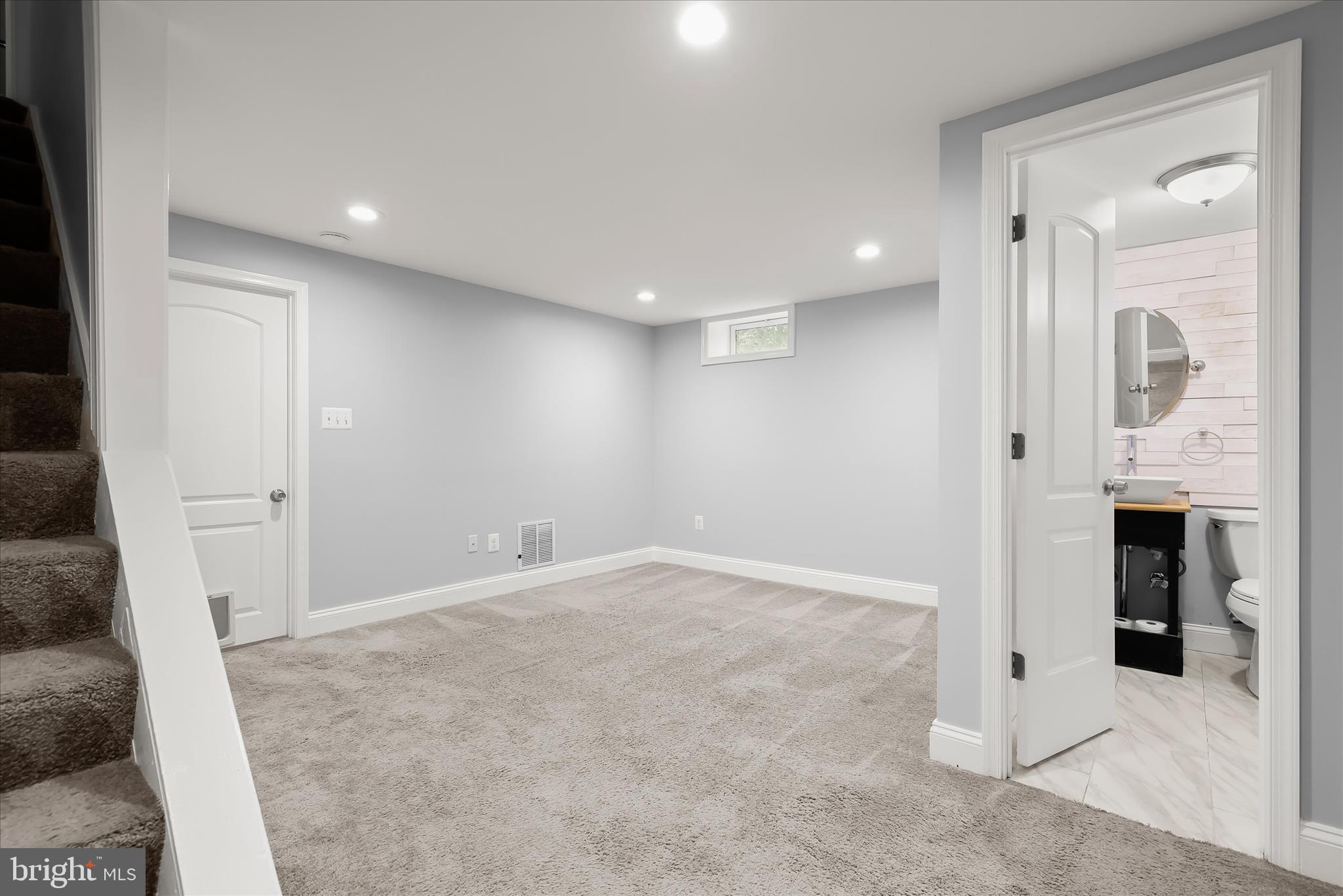 LEEANNE - Residential