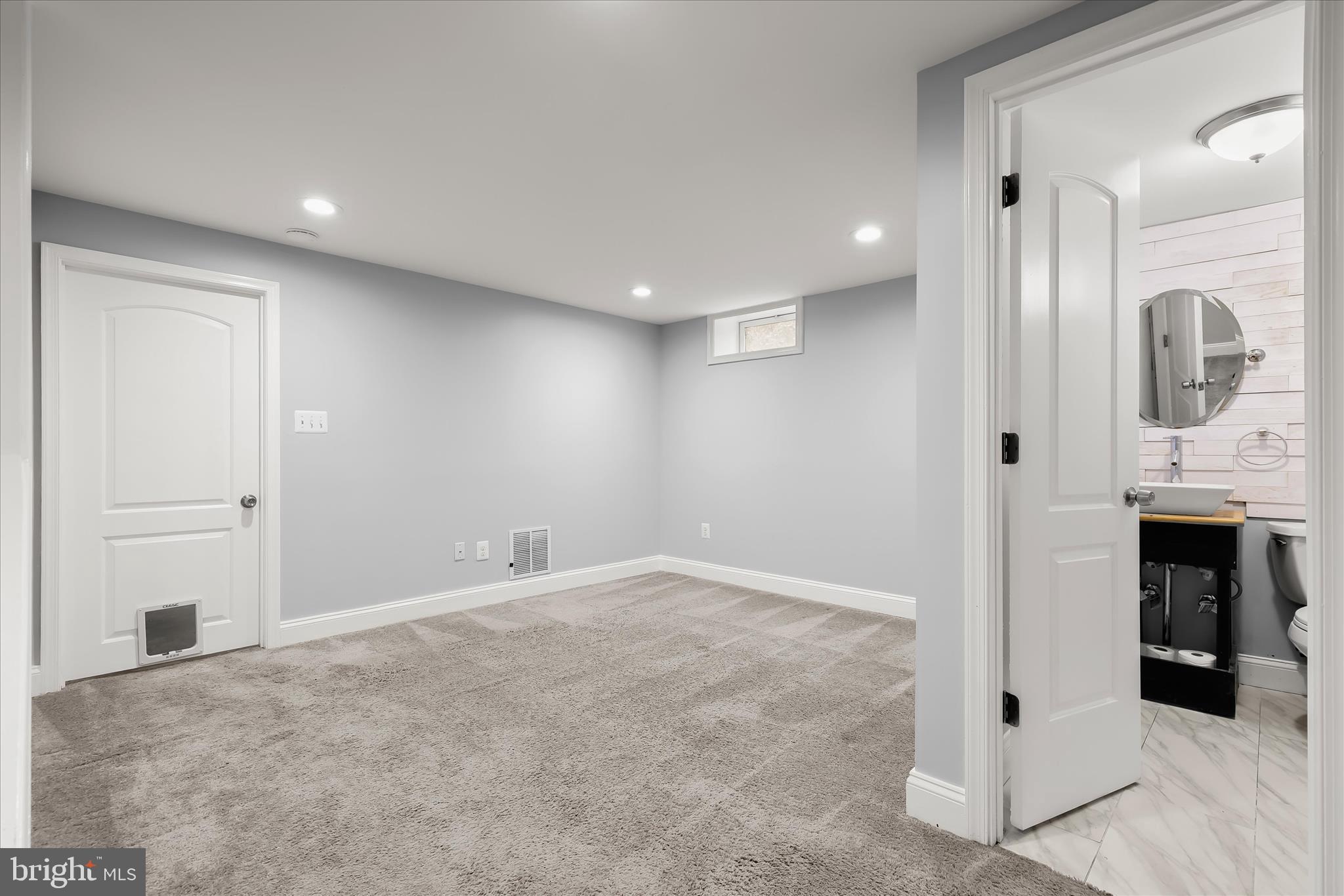 LEEANNE - Residential