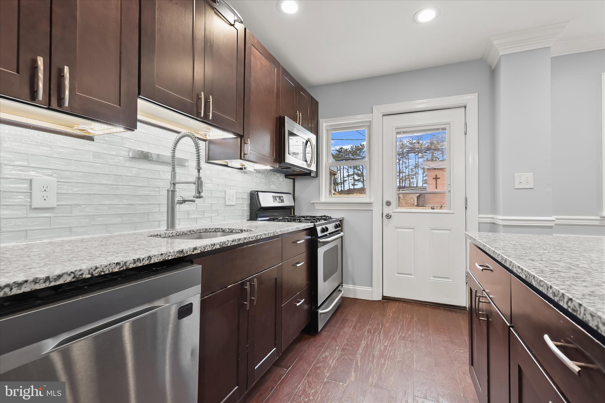 LEEANNE - Residential