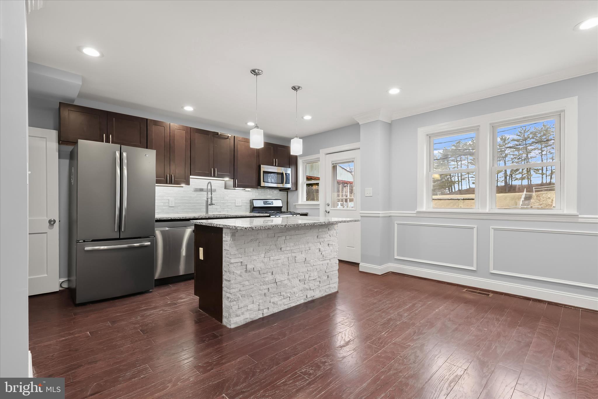 LEEANNE - Residential