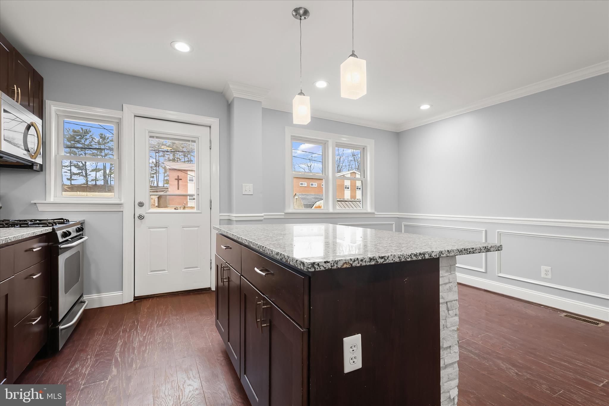 LEEANNE - Residential