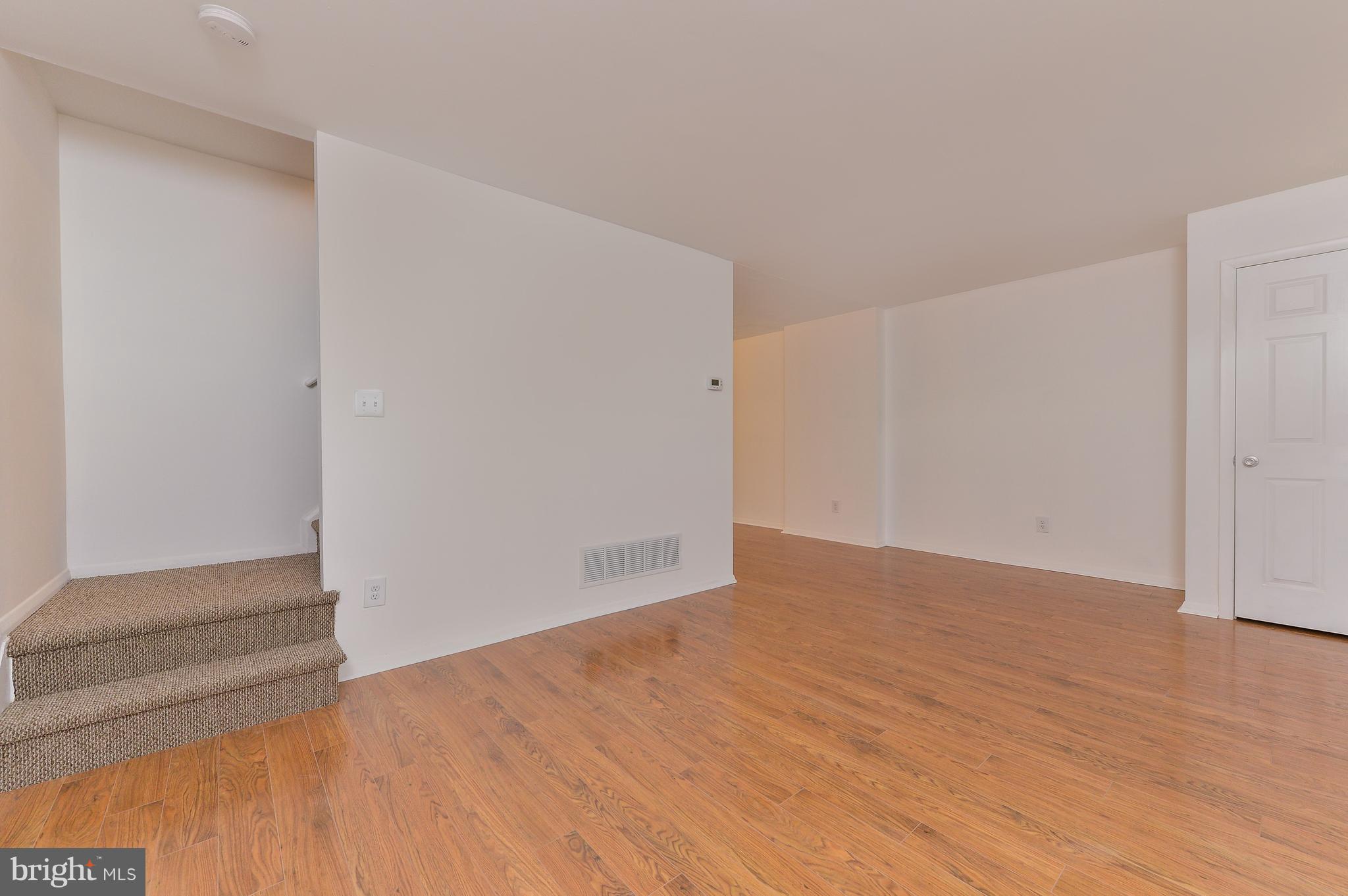 WOODSDALE MANOR - Residential