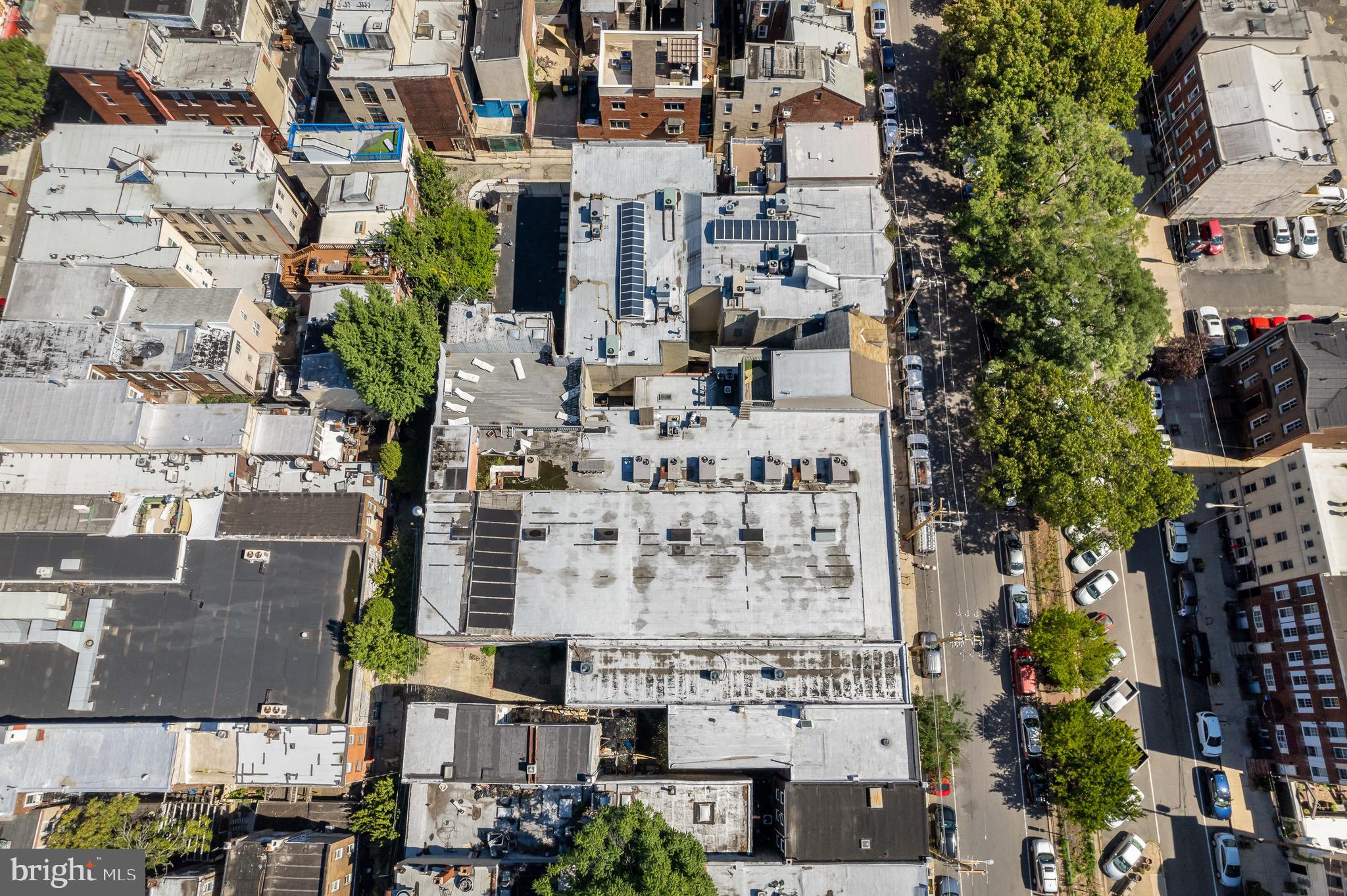 QUEEN VILLAGE - Commercial Sale