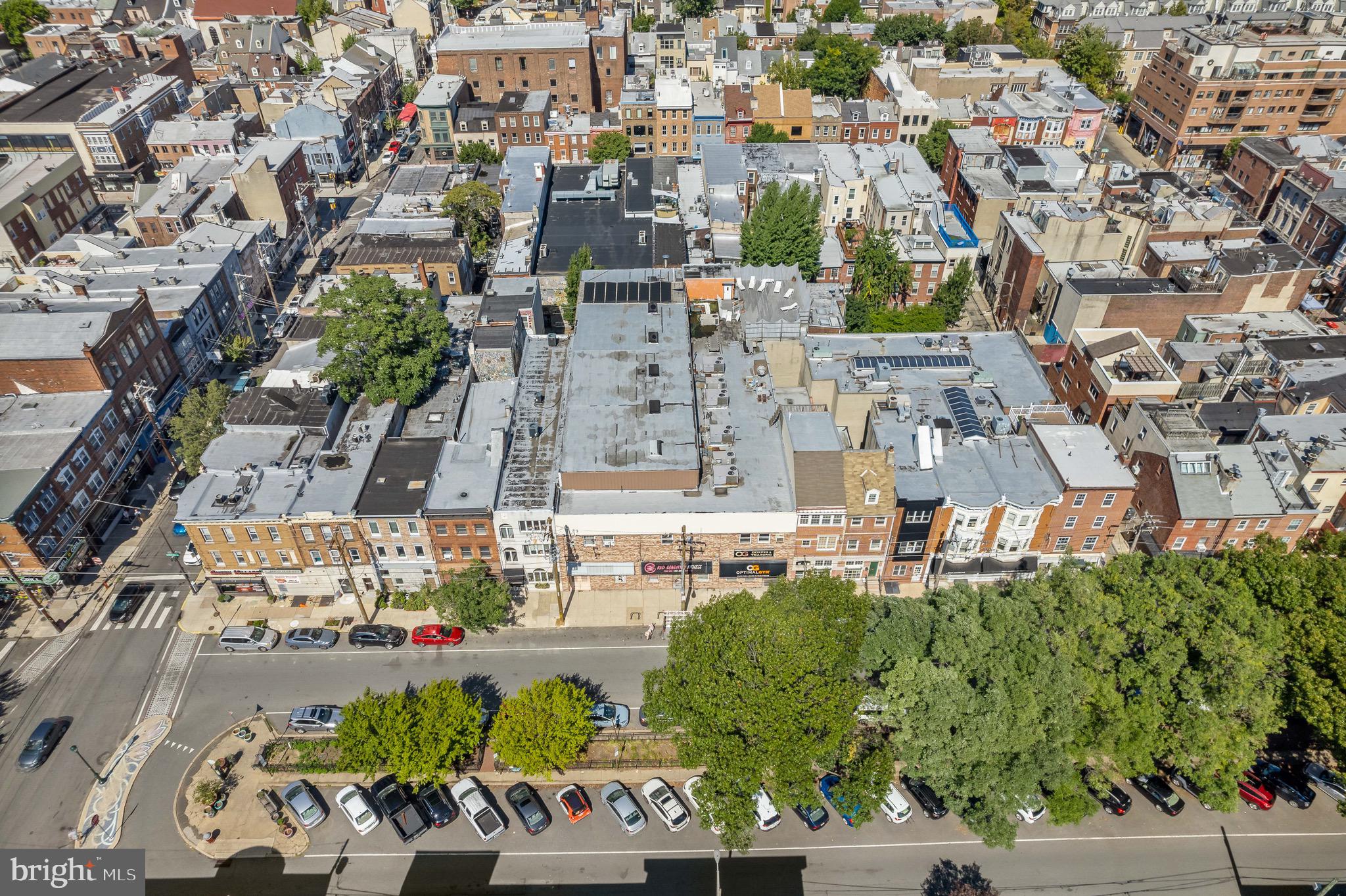 QUEEN VILLAGE - Commercial Sale