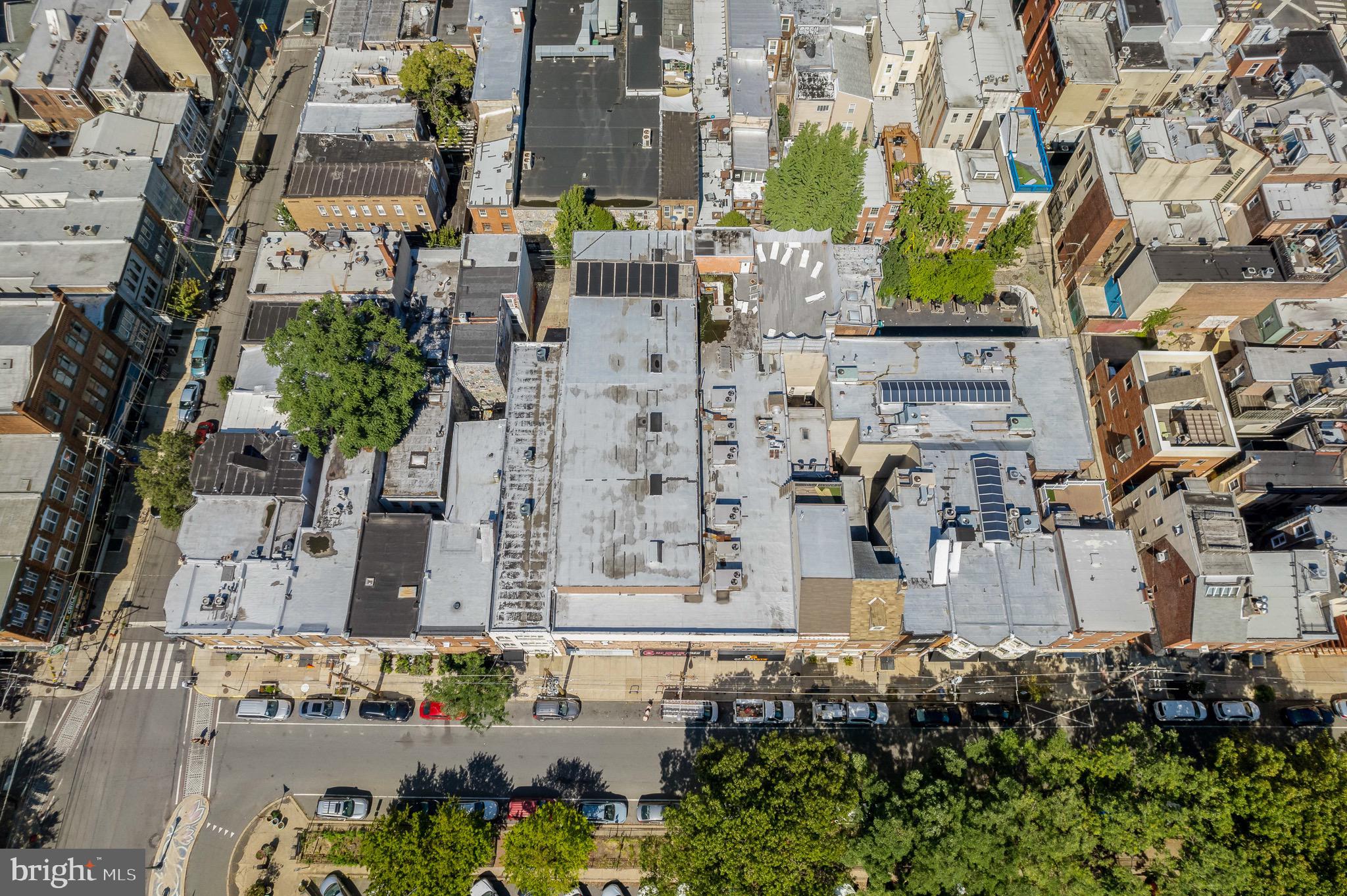 QUEEN VILLAGE - Commercial Sale