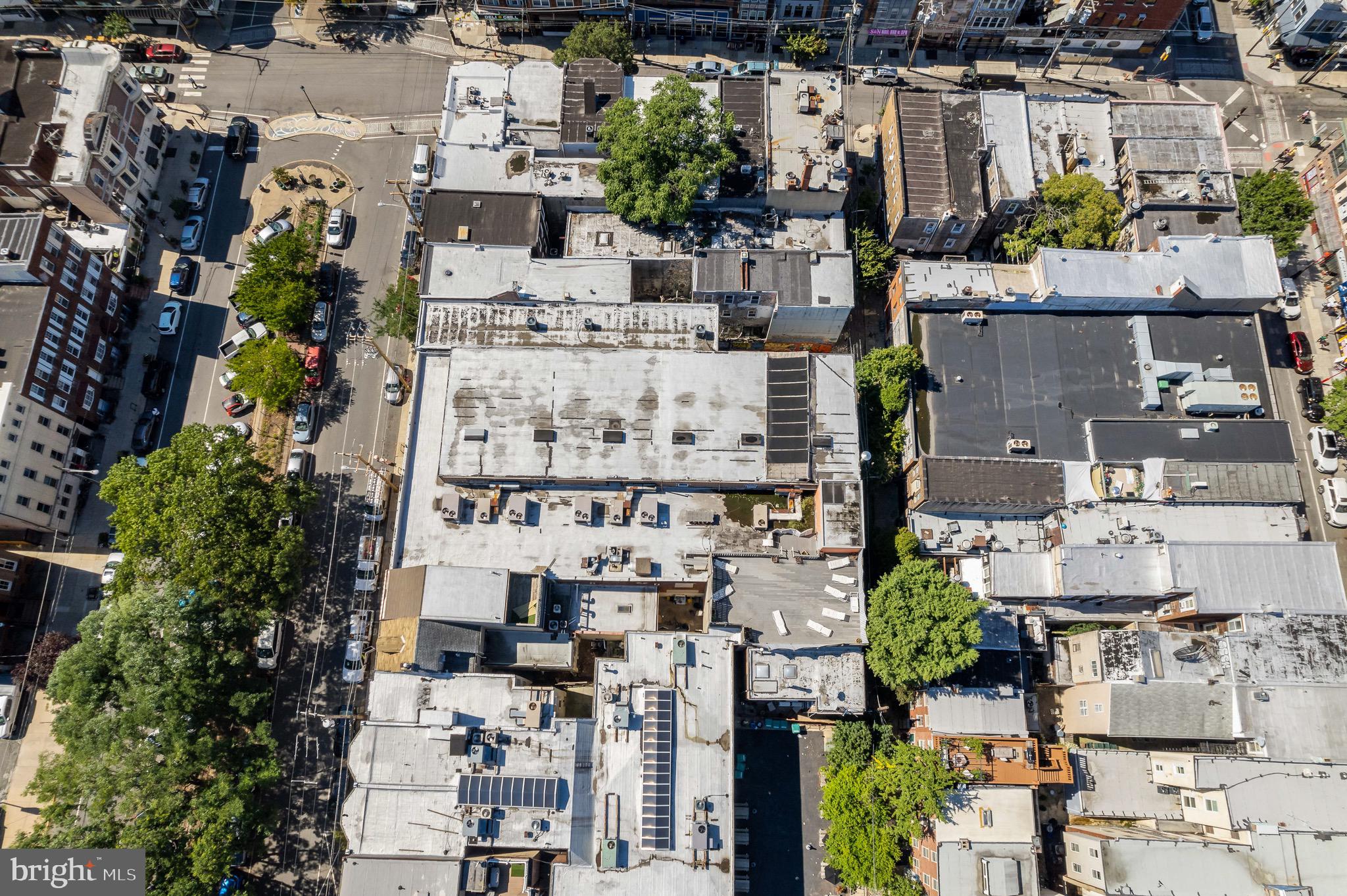 QUEEN VILLAGE - Commercial Sale