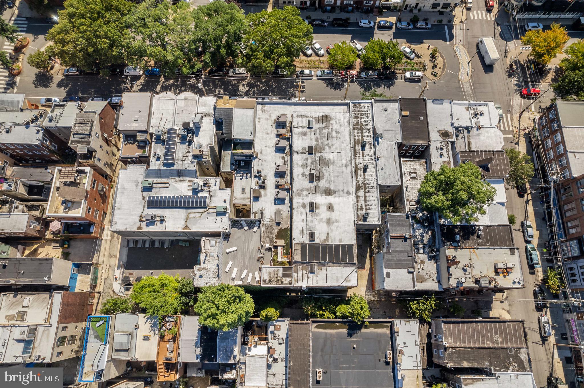 QUEEN VILLAGE - Commercial Sale