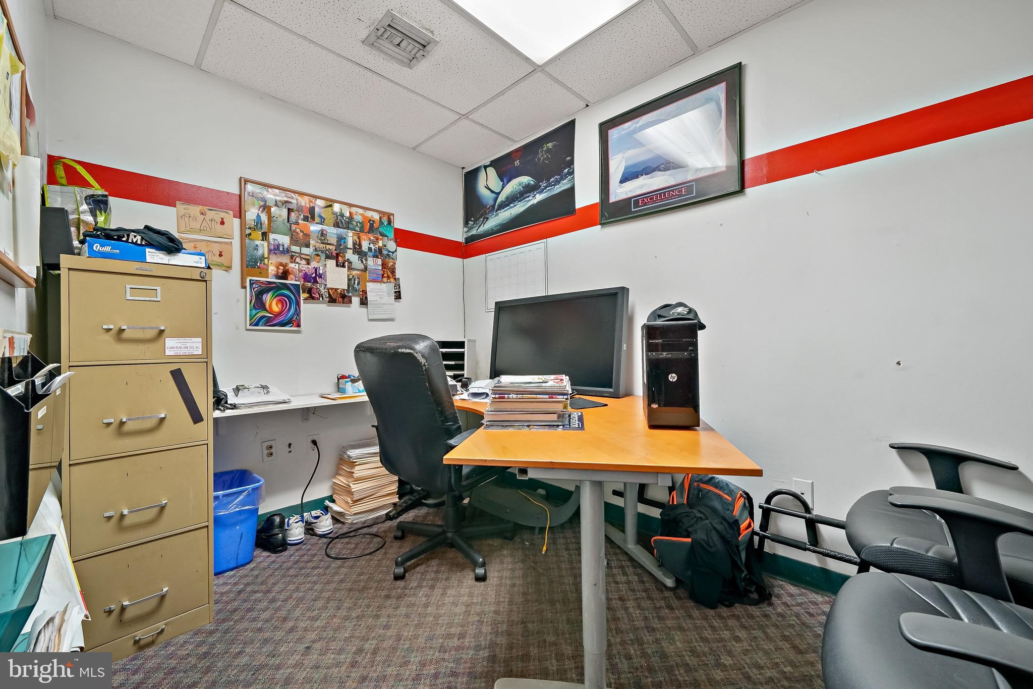 QUEEN VILLAGE - Commercial Sale