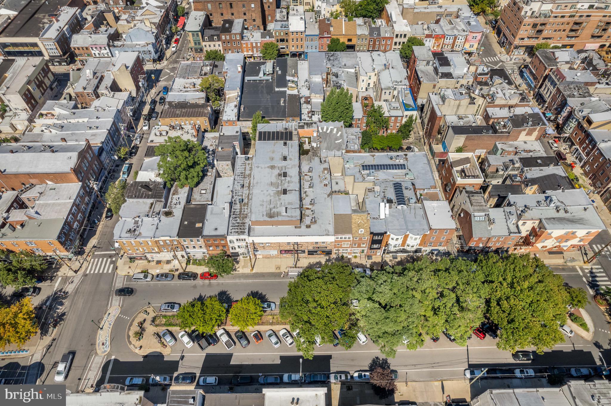 QUEEN VILLAGE - Commercial Sale