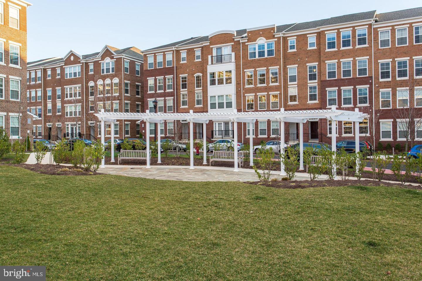 FLATS AT METROWEST - Residential Lease