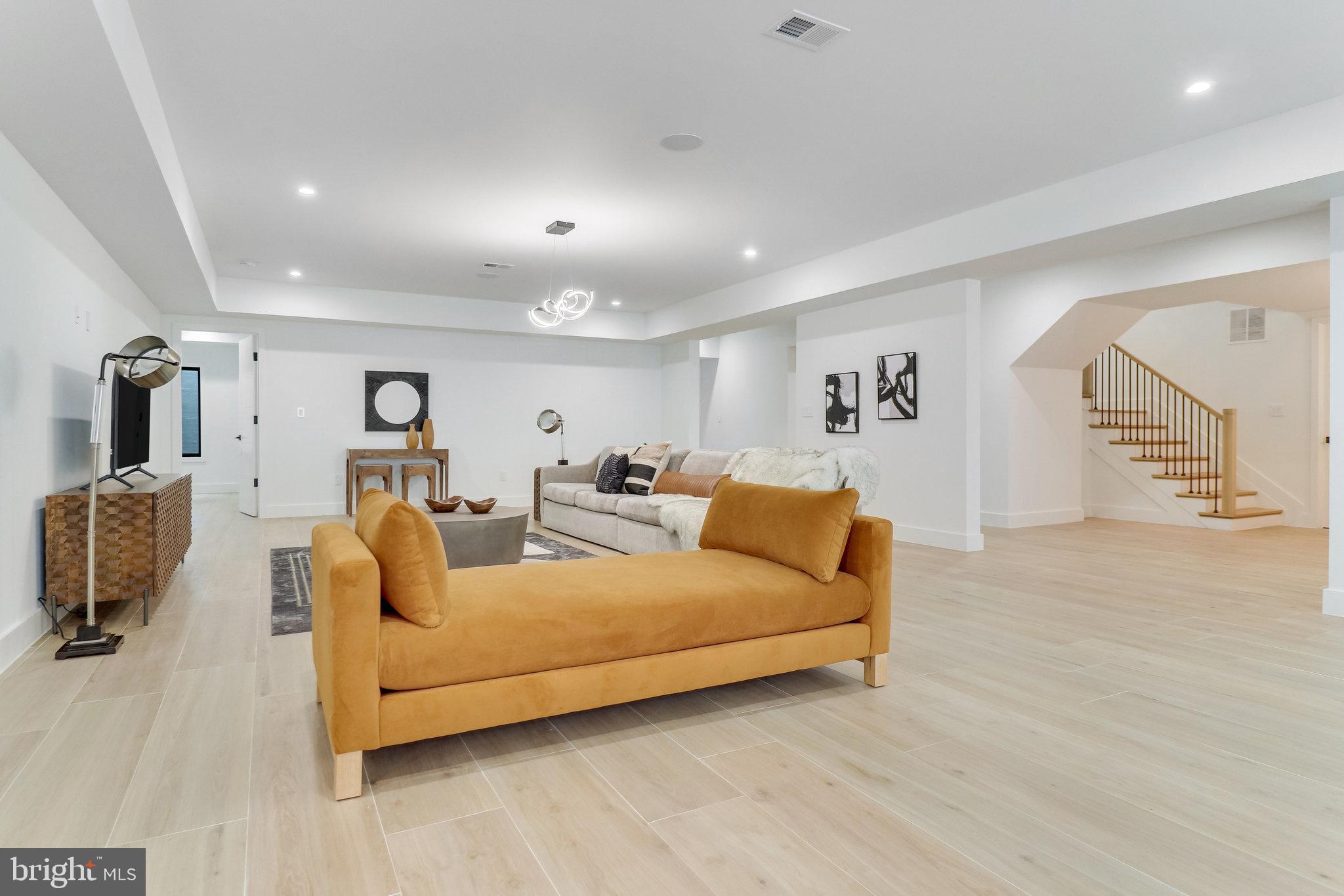 GEORGETOWN PIKE - Residential