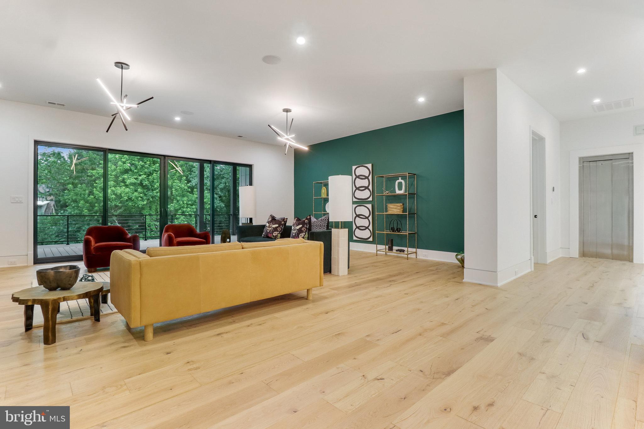 GEORGETOWN PIKE - Residential