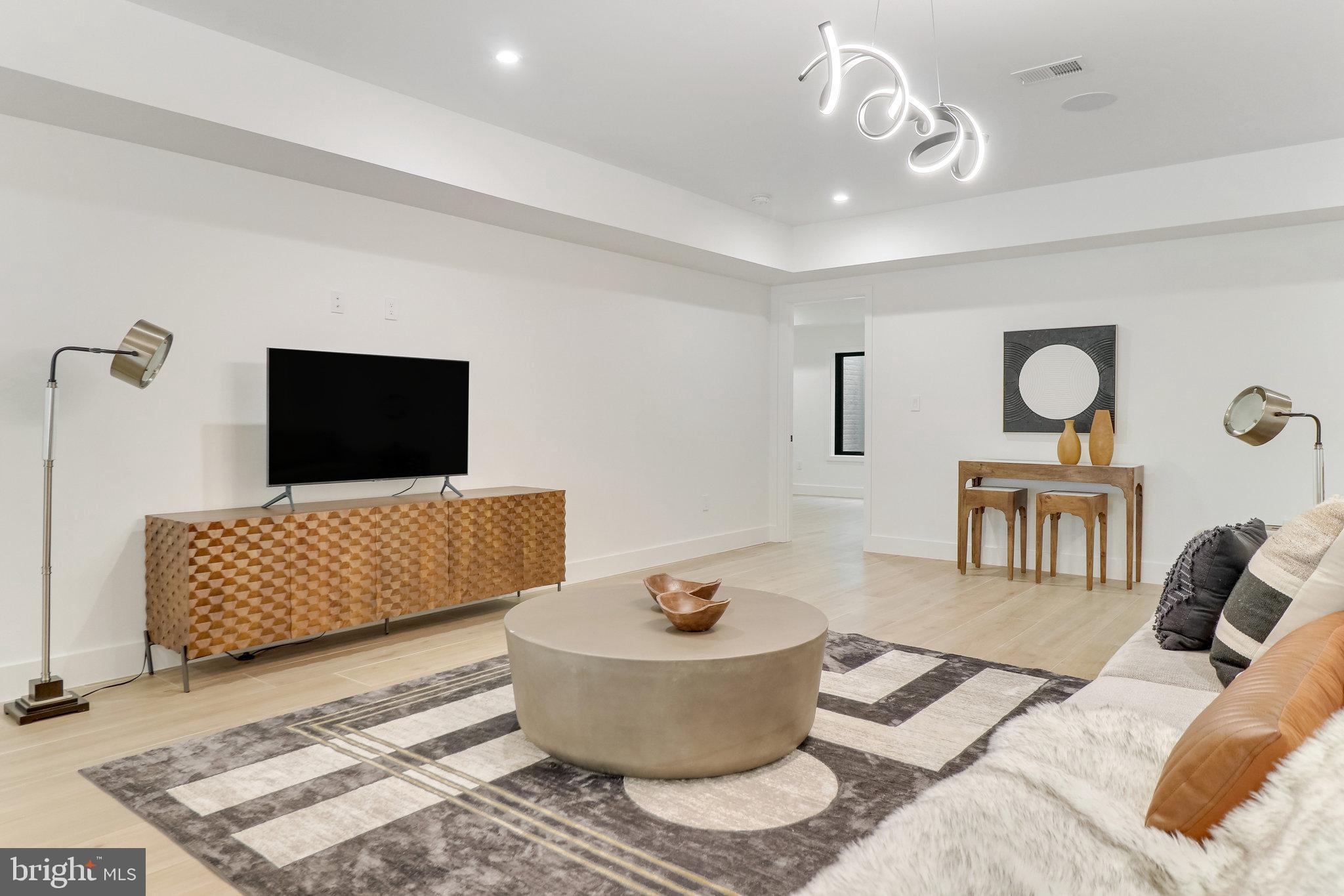 GEORGETOWN PIKE - Residential