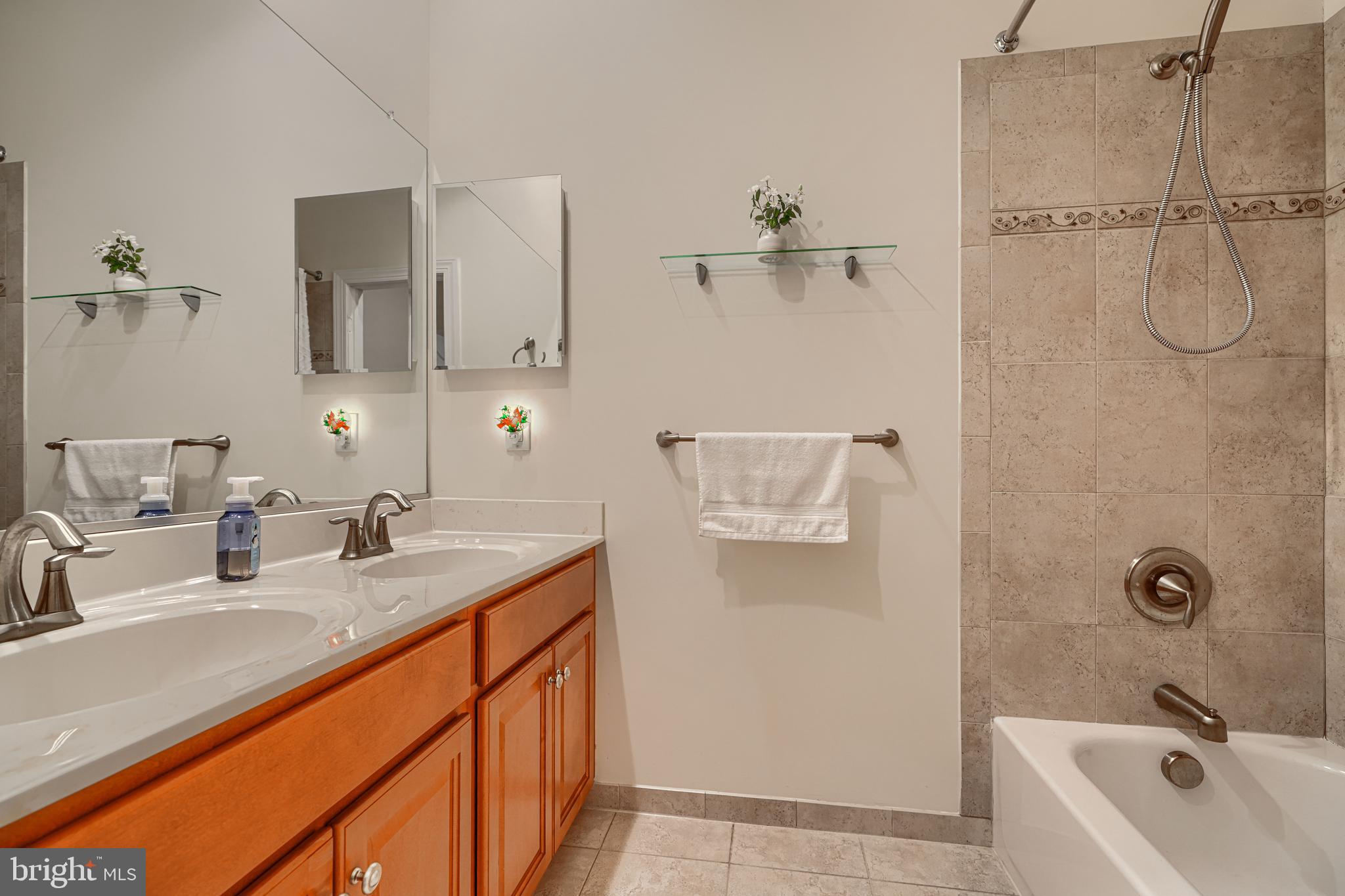 LAKESIDE FARMS - Residential