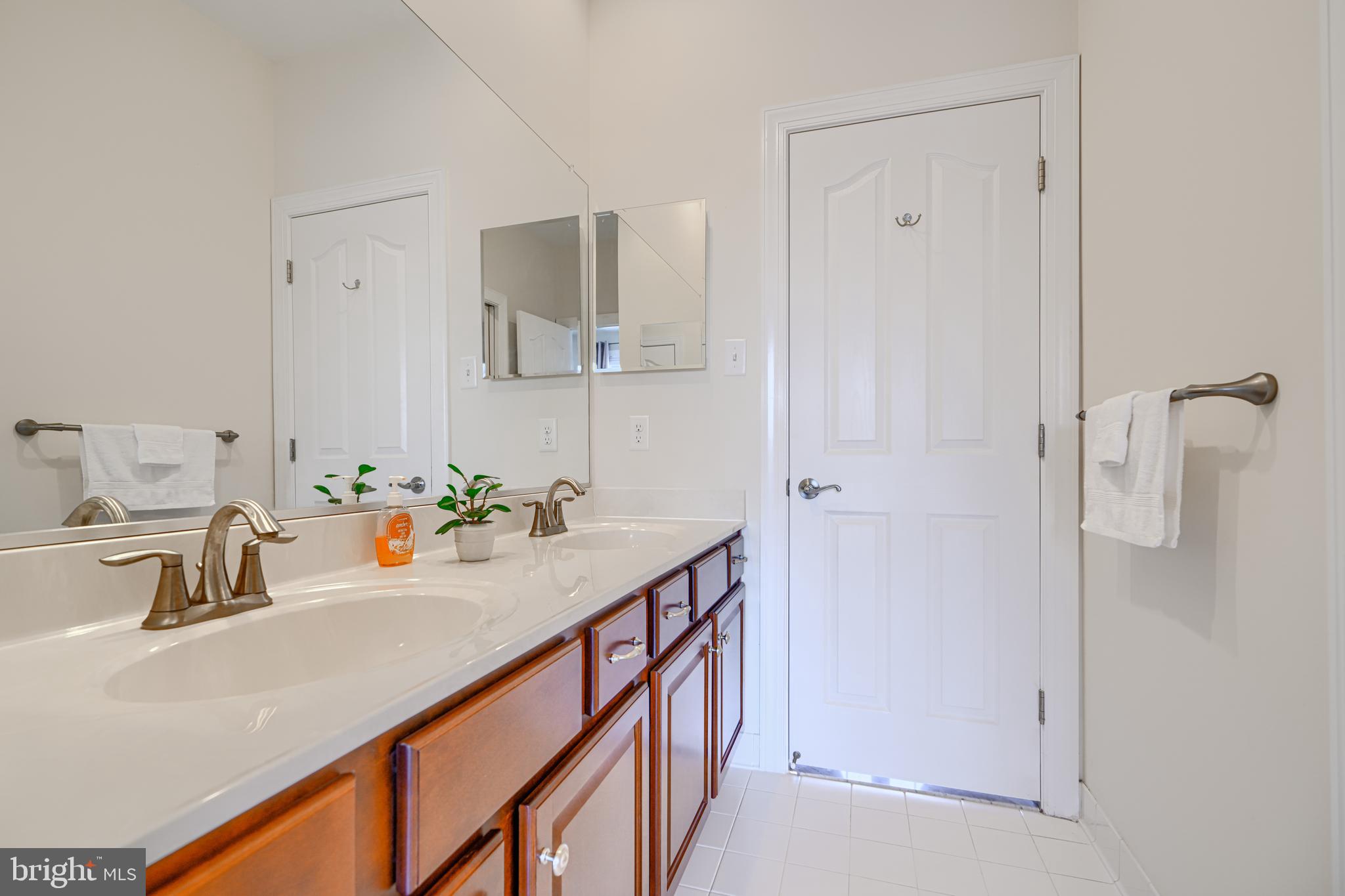 LAKESIDE FARMS - Residential