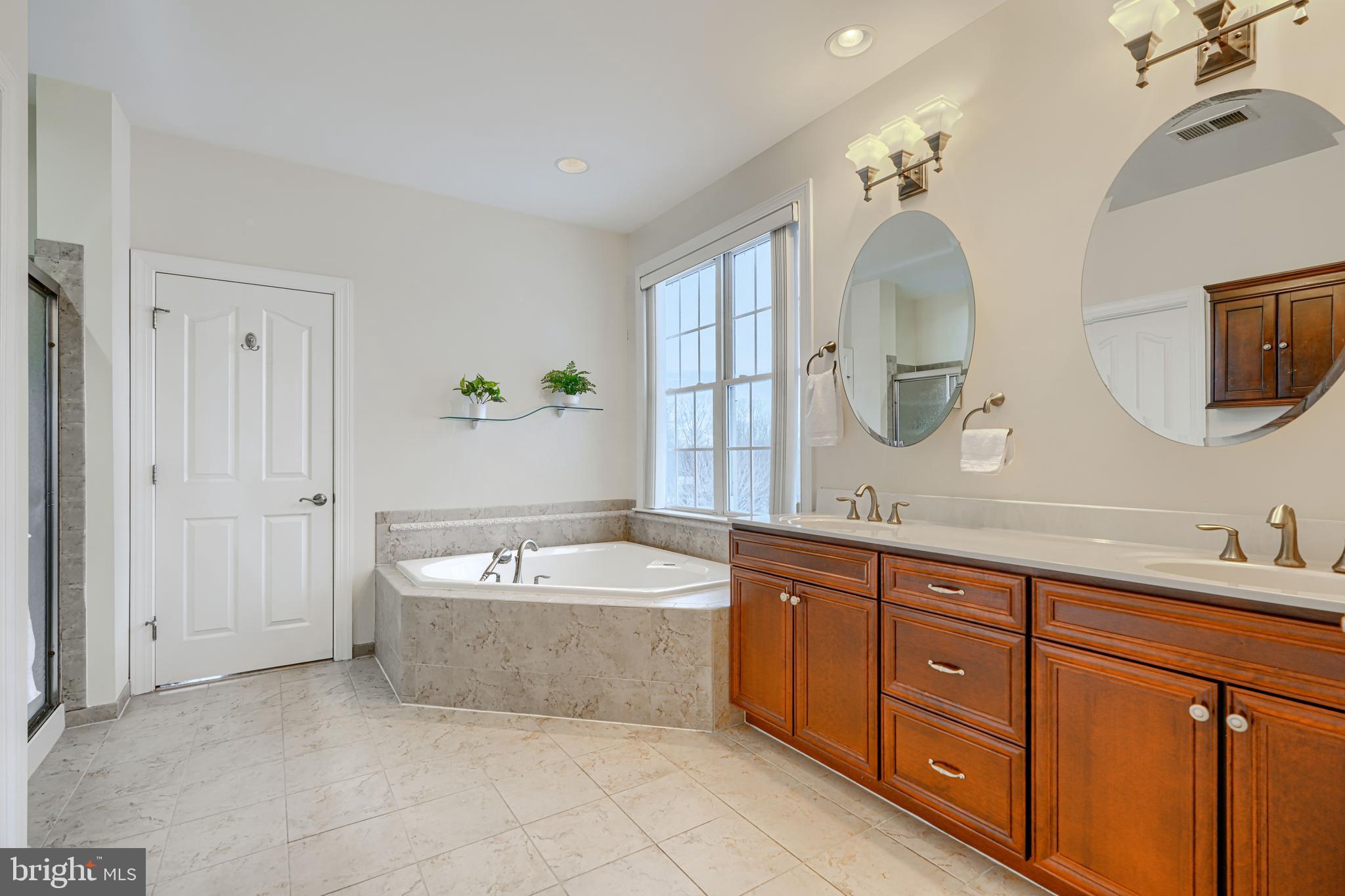 LAKESIDE FARMS - Residential