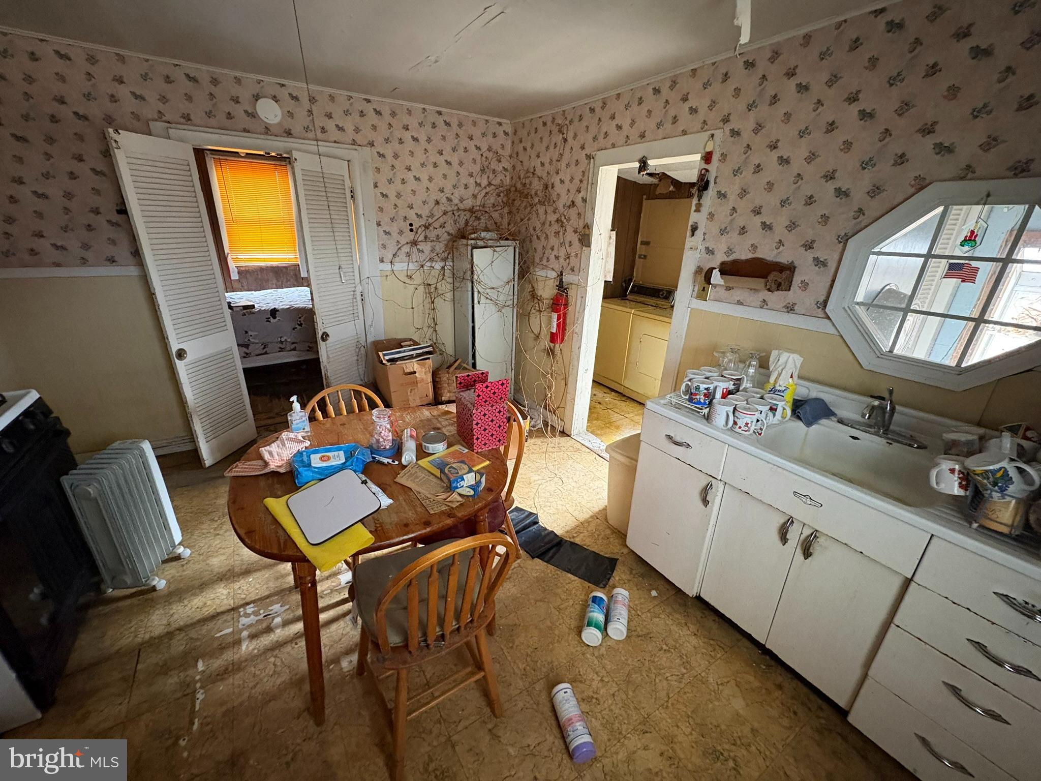 SHORELAND - Residential