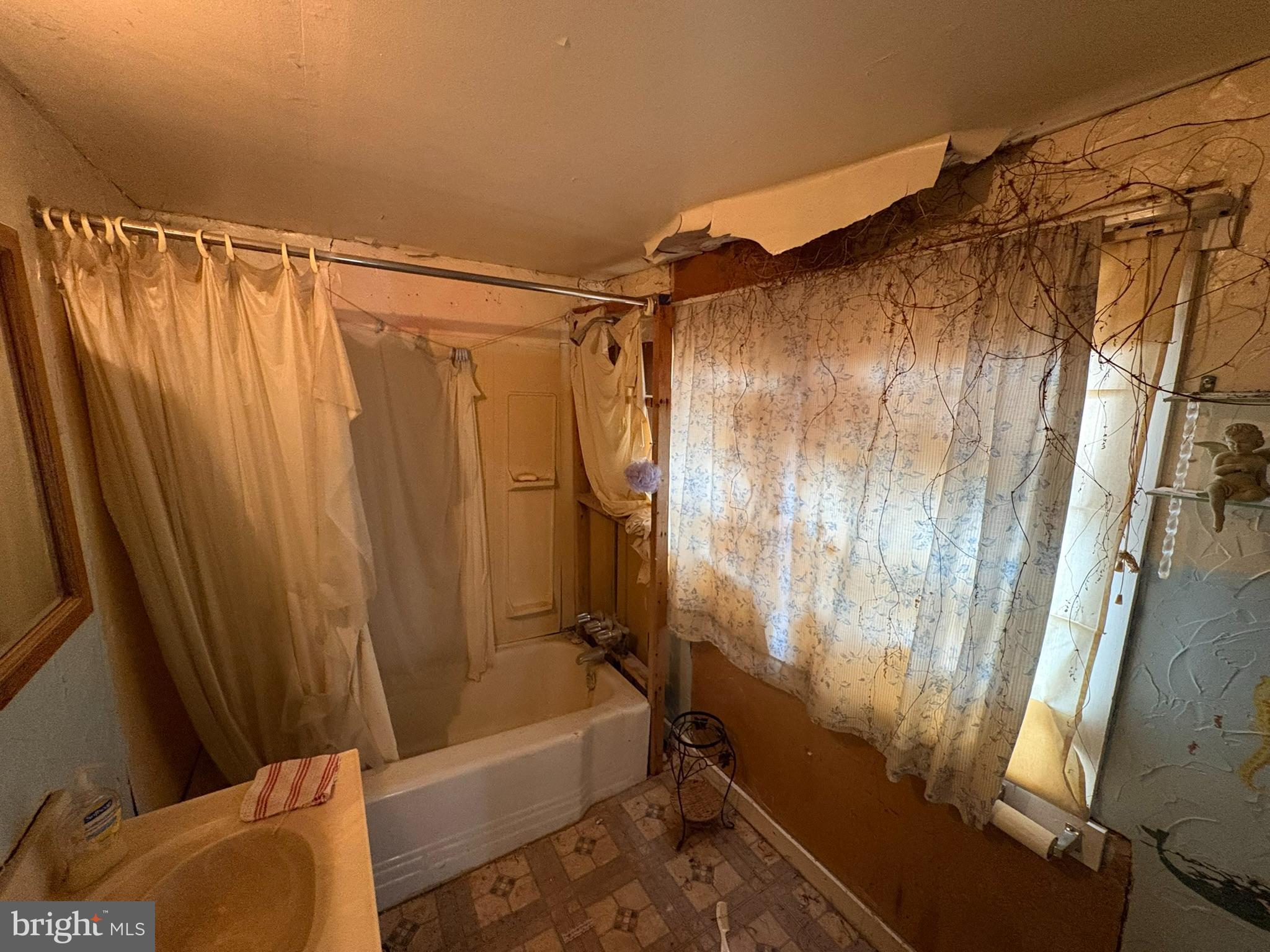 SHORELAND - Residential