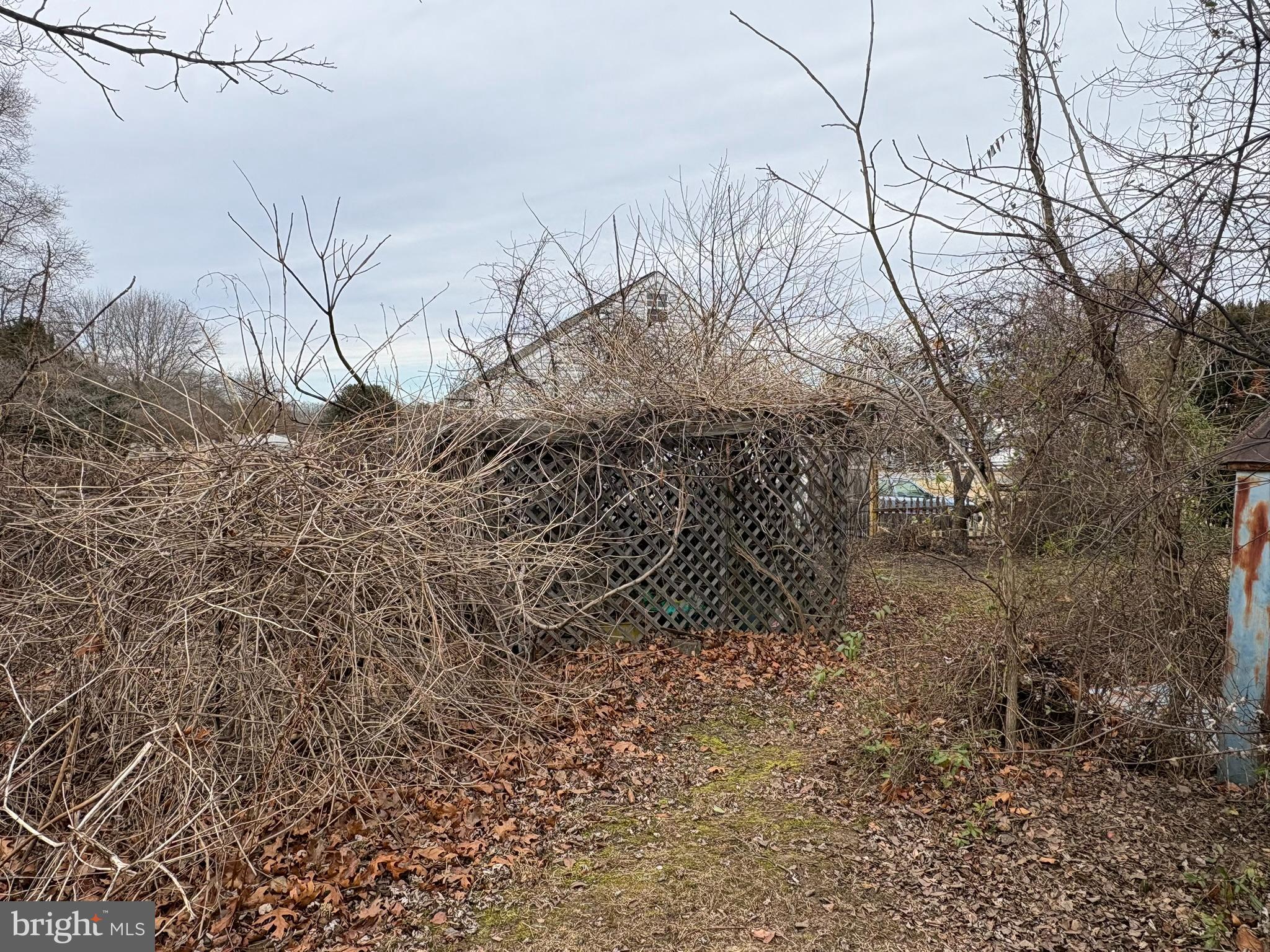 SHORELAND - Residential