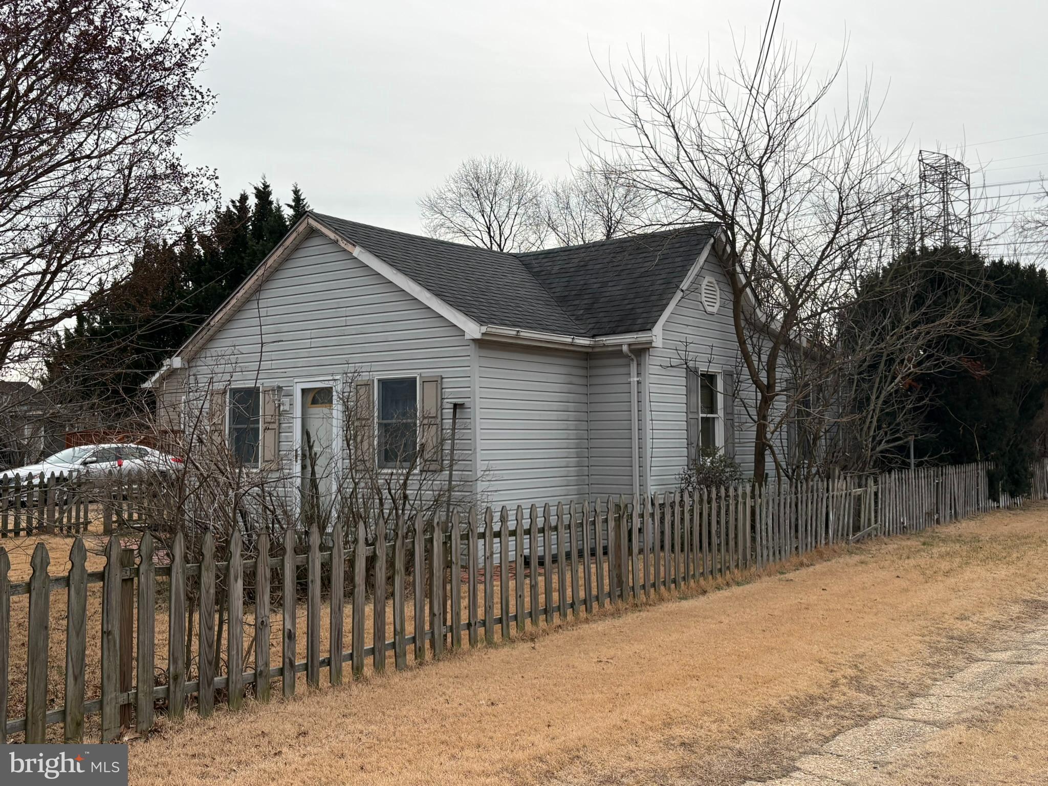 1019 SHORELAND DRIVE