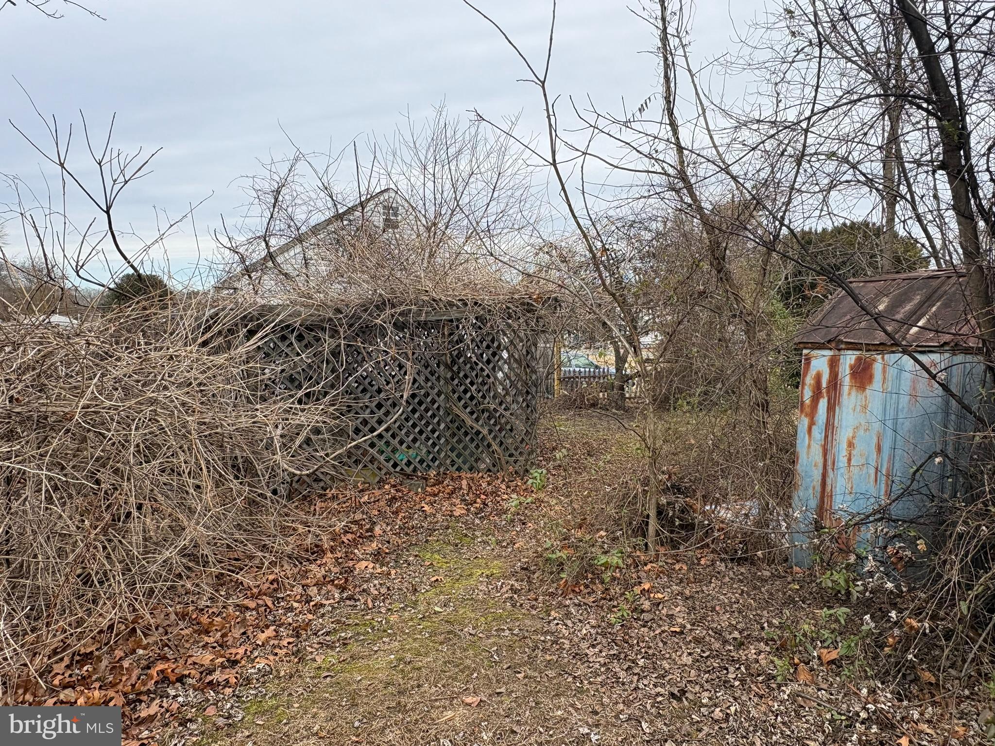 SHORELAND - Residential