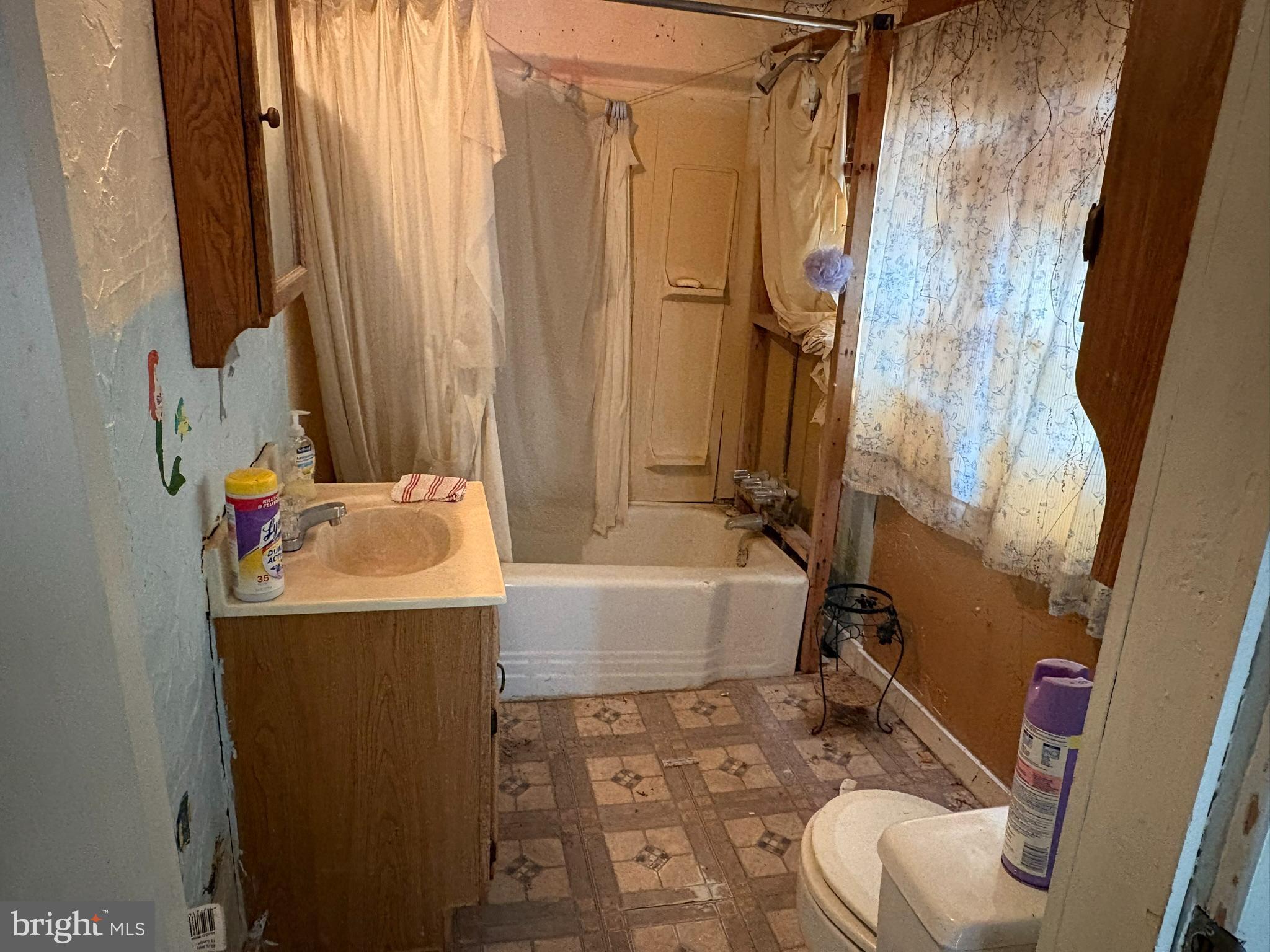 SHORELAND - Residential