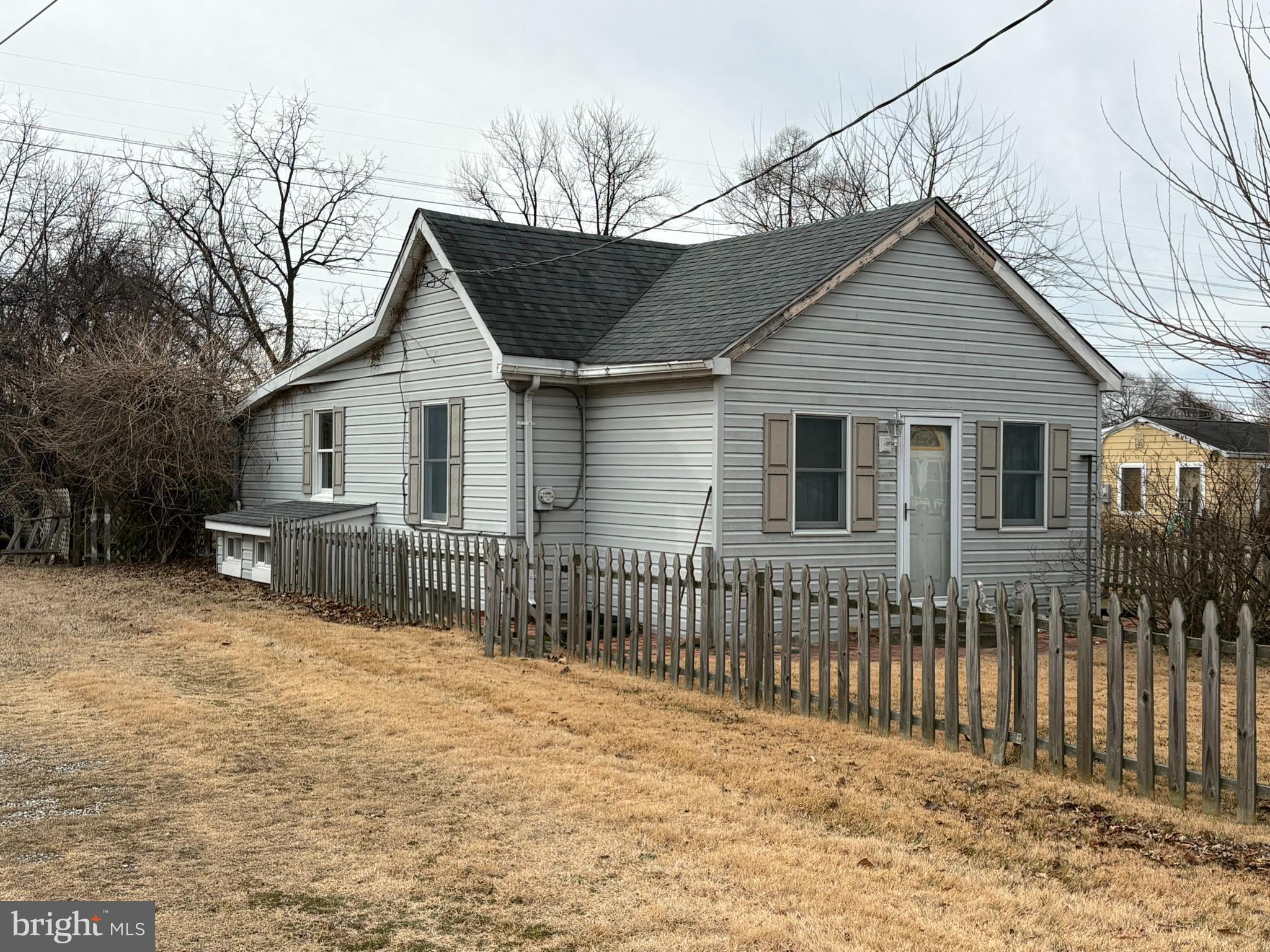 1019 SHORELAND DRIVE