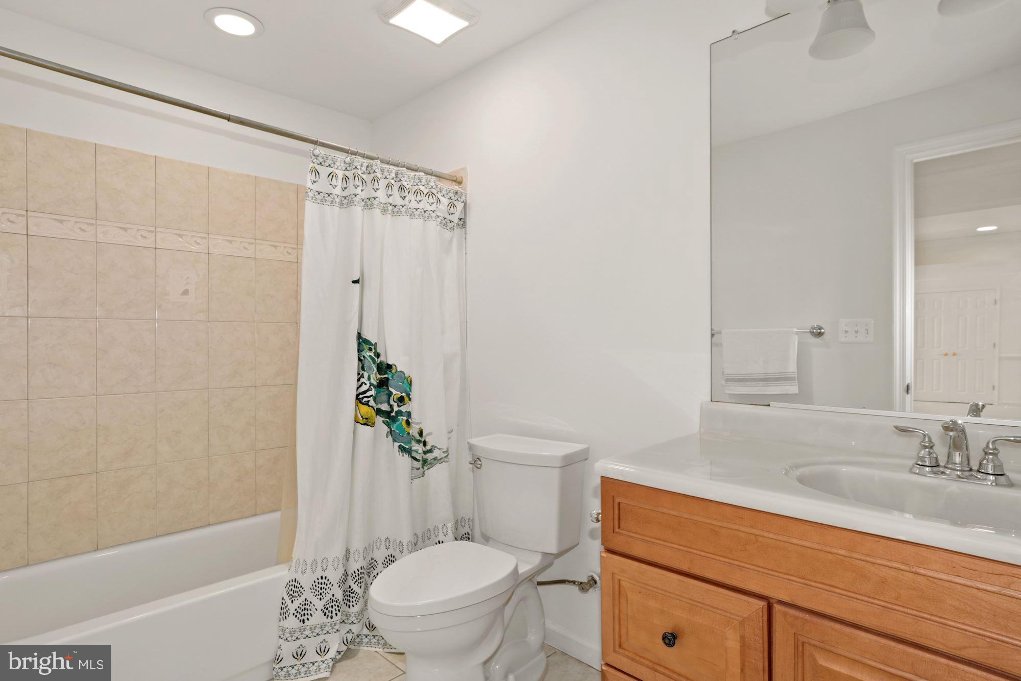 FAIR LAKES CHASE - Residential Lease