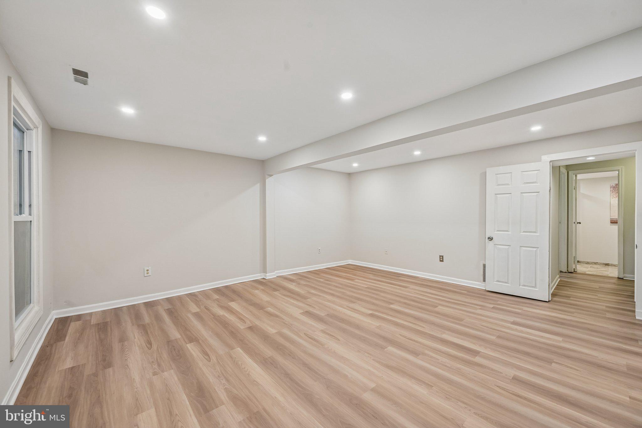 SILVER SPRING CNTRY CLUB - Residential