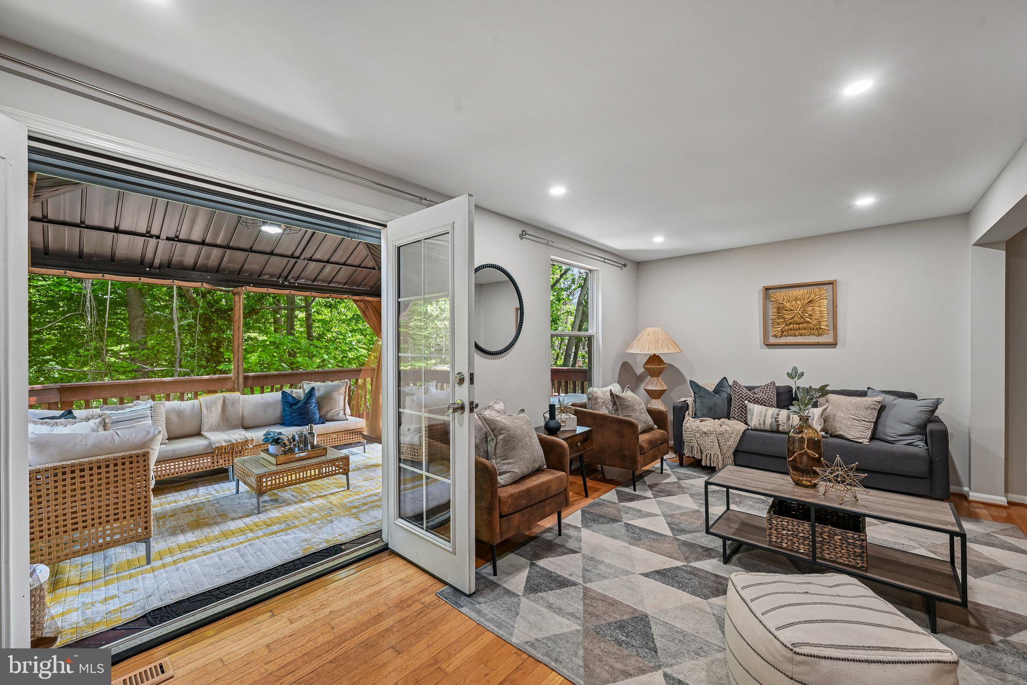 SILVER SPRING CNTRY CLUB - Residential
