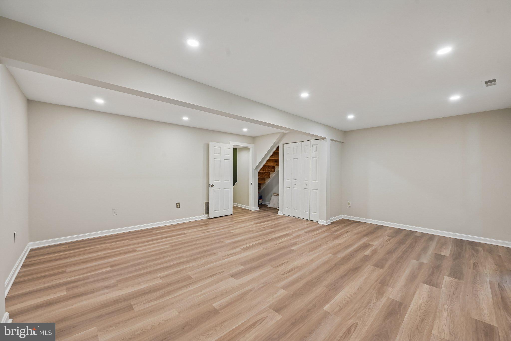 SILVER SPRING CNTRY CLUB - Residential