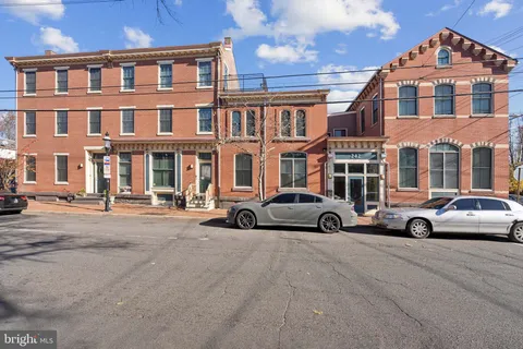 242 Centre Street Unit 4, Trenton, NJ MLS: NJME2070386