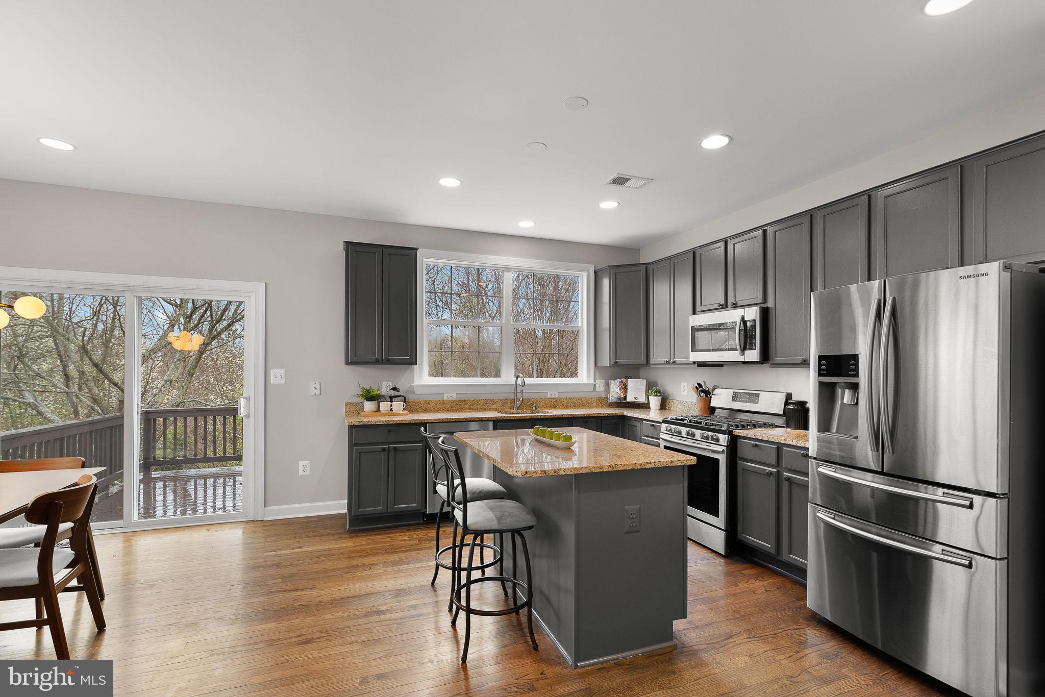 RIVERSIDE STATION - Residential