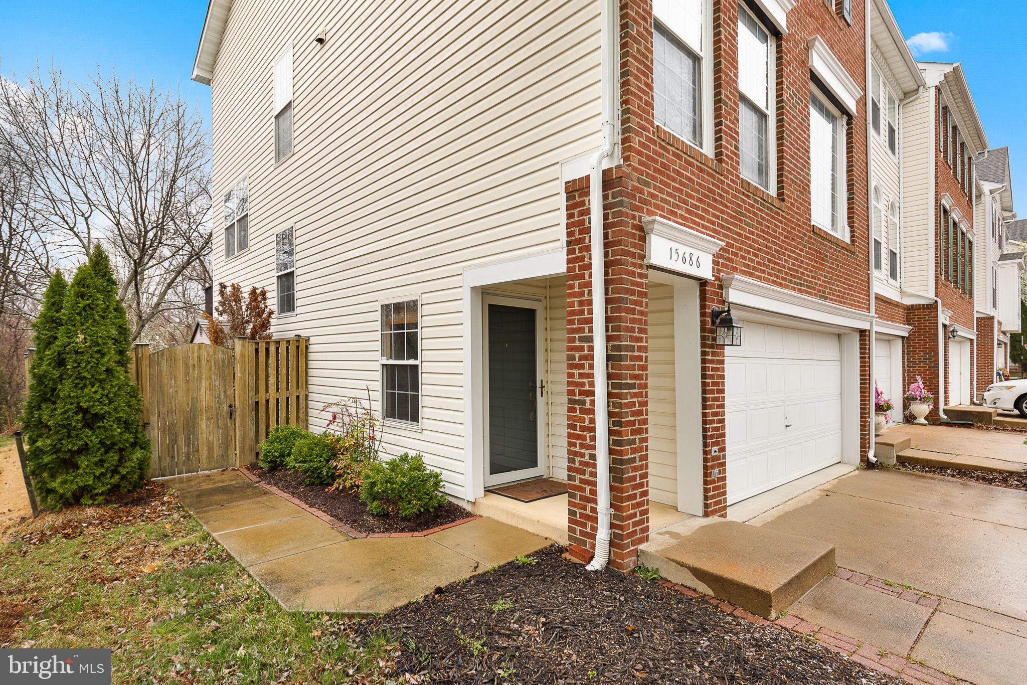 RIVERSIDE STATION - Residential