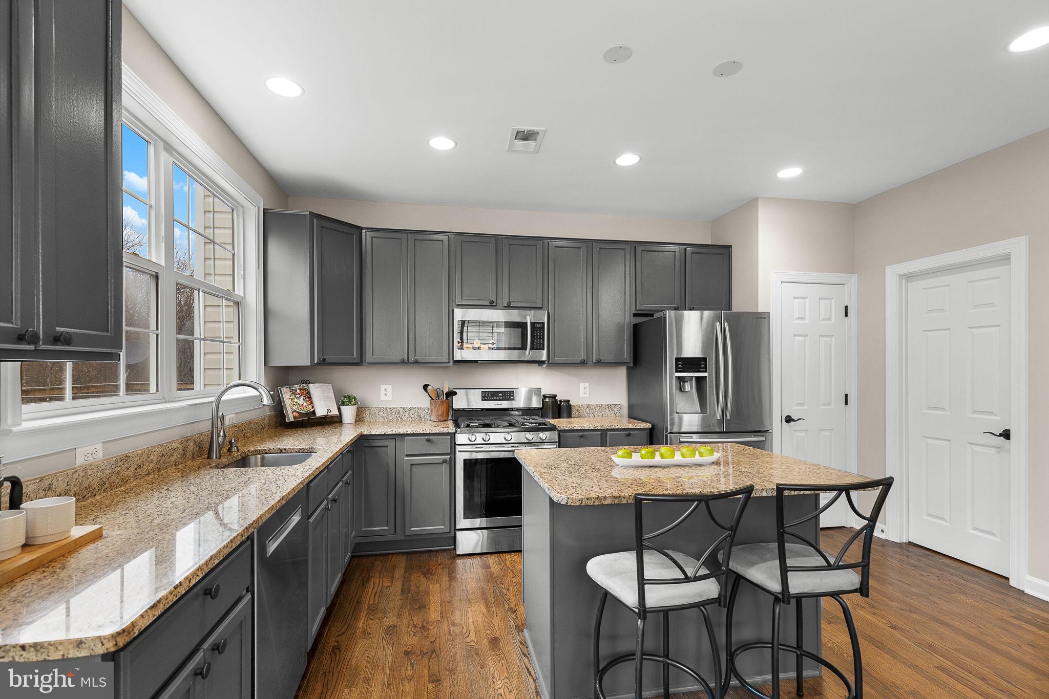 RIVERSIDE STATION - Residential