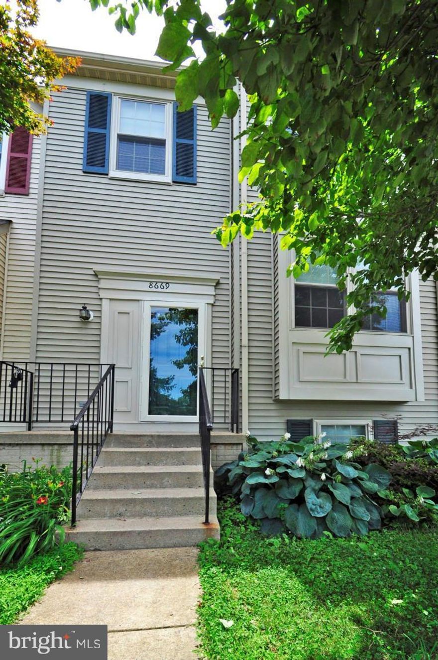 BEAUTIFUL 3 LEVEL TOWN HOME HAS BEEN PROFESSIONALLY CLEANED (& POWER WASHED!) TO INCLUDE CARPETING. MAIN LEVEL HAS WOOD  FLOORING THAT FLOWS FROM LIVING/DINING ROOM INTO KITCHEN. MASTER BEDROOM WITH DUAL CLOSETS & ATTACHED FULL BATH. 4 BEDROOMS (W/5TH BR POSSIBLE!), 3 FULL BATHS. WALK OUT LOWER LEVEL LEADS TO NICE YARD BACKING TO TREES. DECK. QUIET COMMUNITY LOCATED NEAR THE NEW MANASSAS VRE.