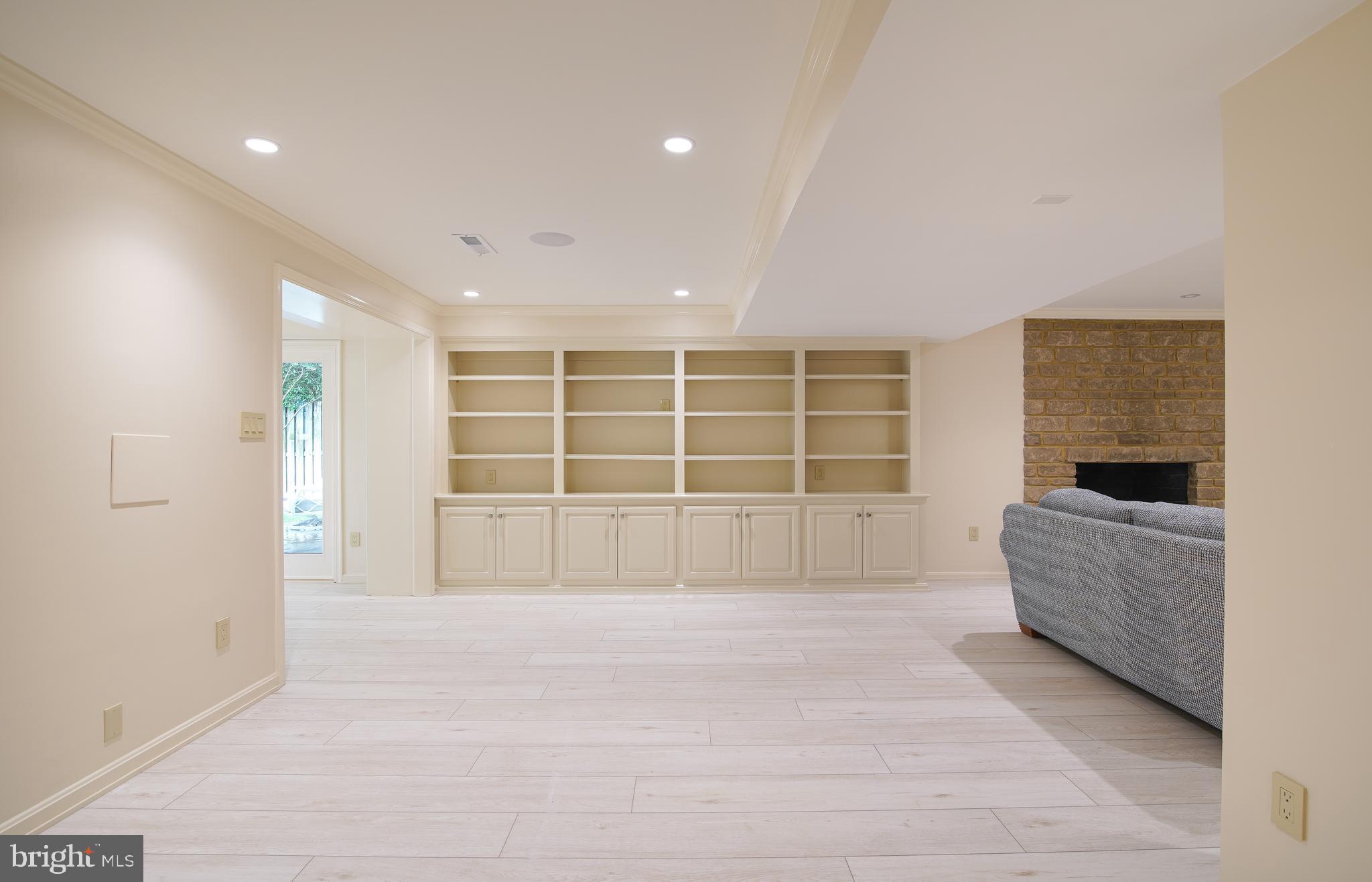 LAKEVALE ESTATES - Residential