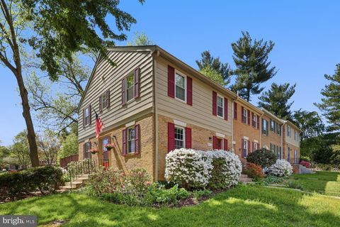 Photo of 9632 Lindenbrook Street, FAIRFAX, VA 22031 (MLS # VAFX2304788)