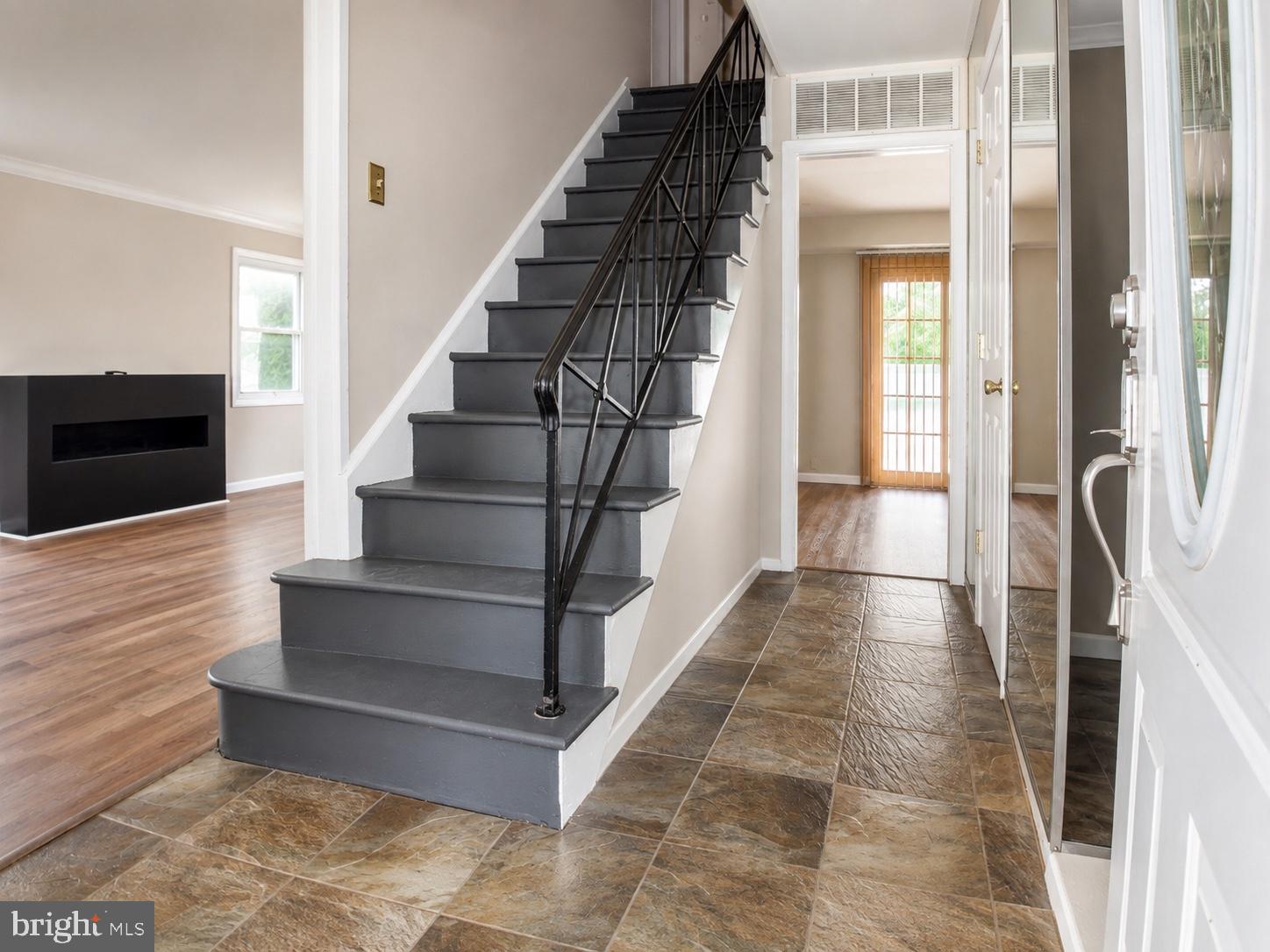 6 HEPBURN LANE