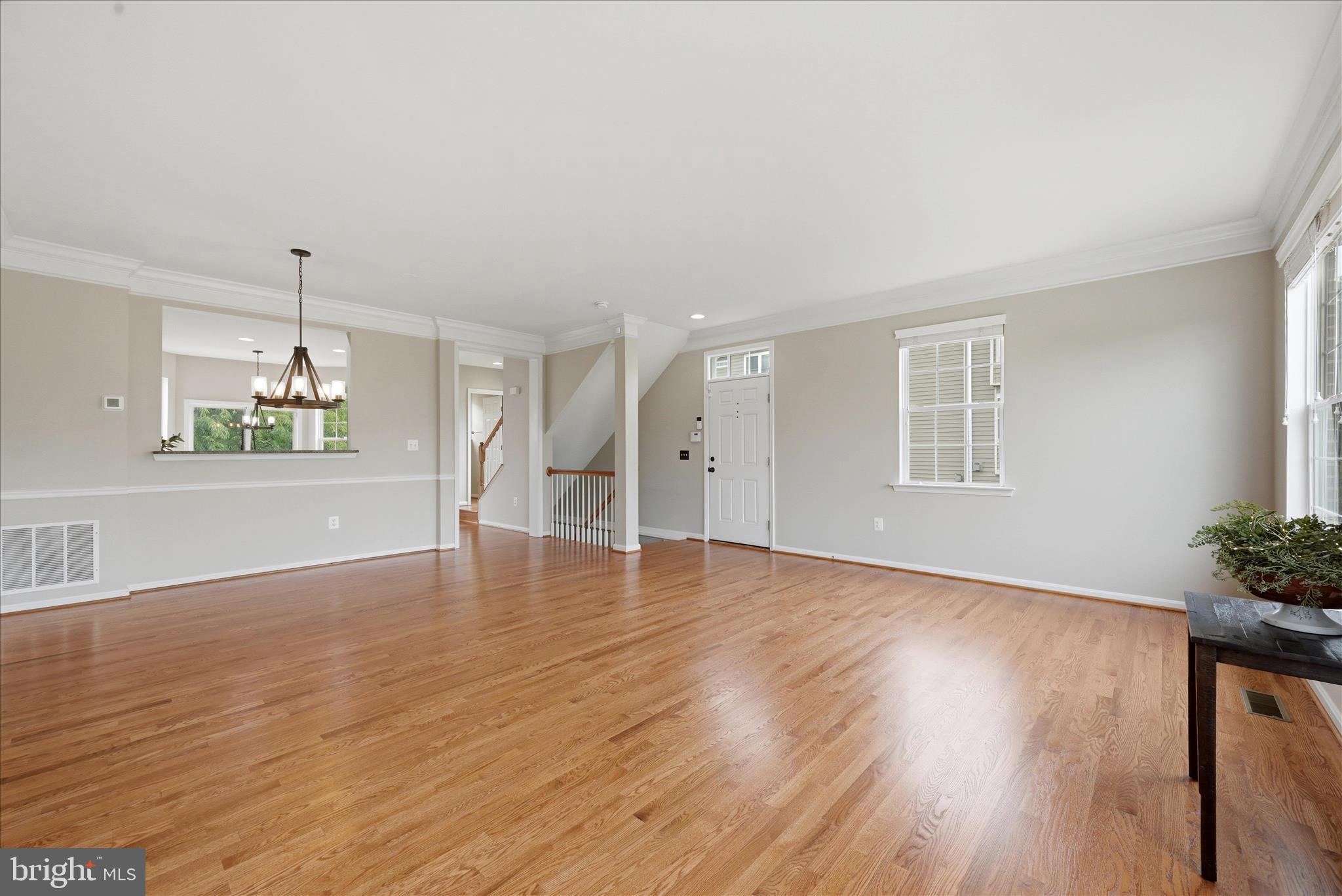 509 EDMONTON TERRACE NE