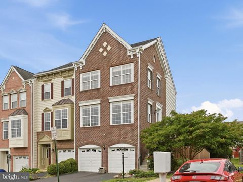 Photo of 509 Edmonton Terrace NE, LEESBURG, VA 20176 (MLS # VALO2122114)