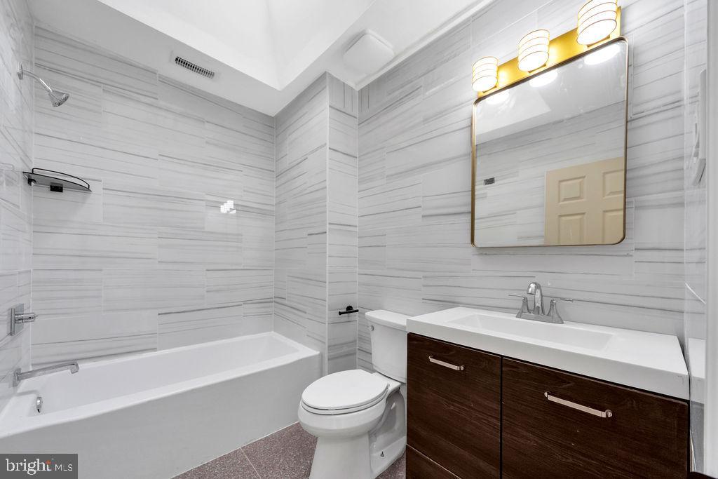 PHILADELPHIA (WEST) - Residential