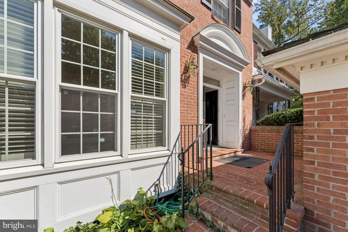 ALTA VISTA - Residential Lease