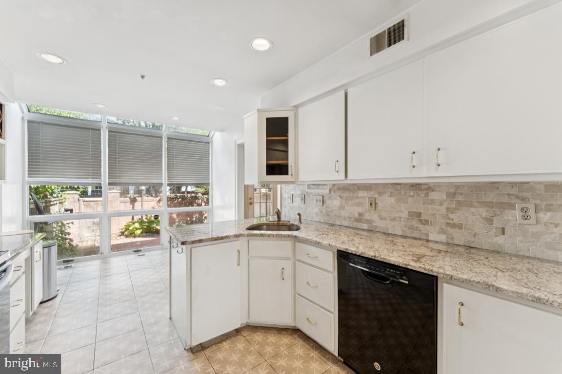 ALTA VISTA - Residential Lease