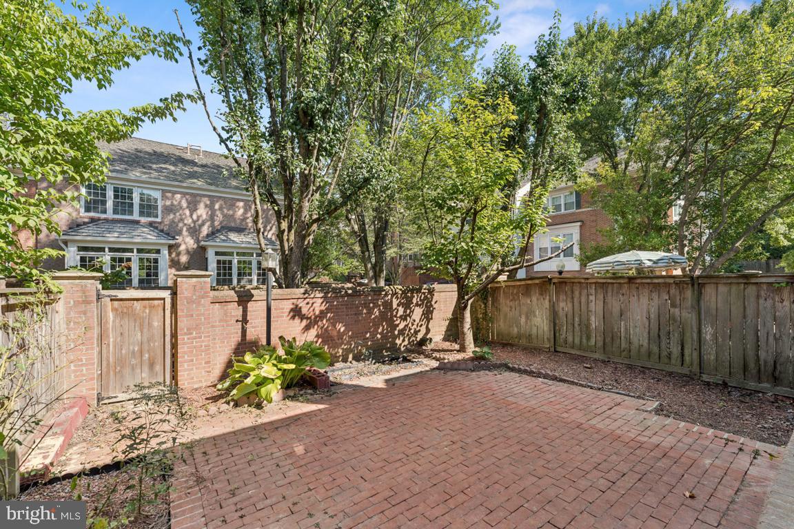 ALTA VISTA - Residential Lease