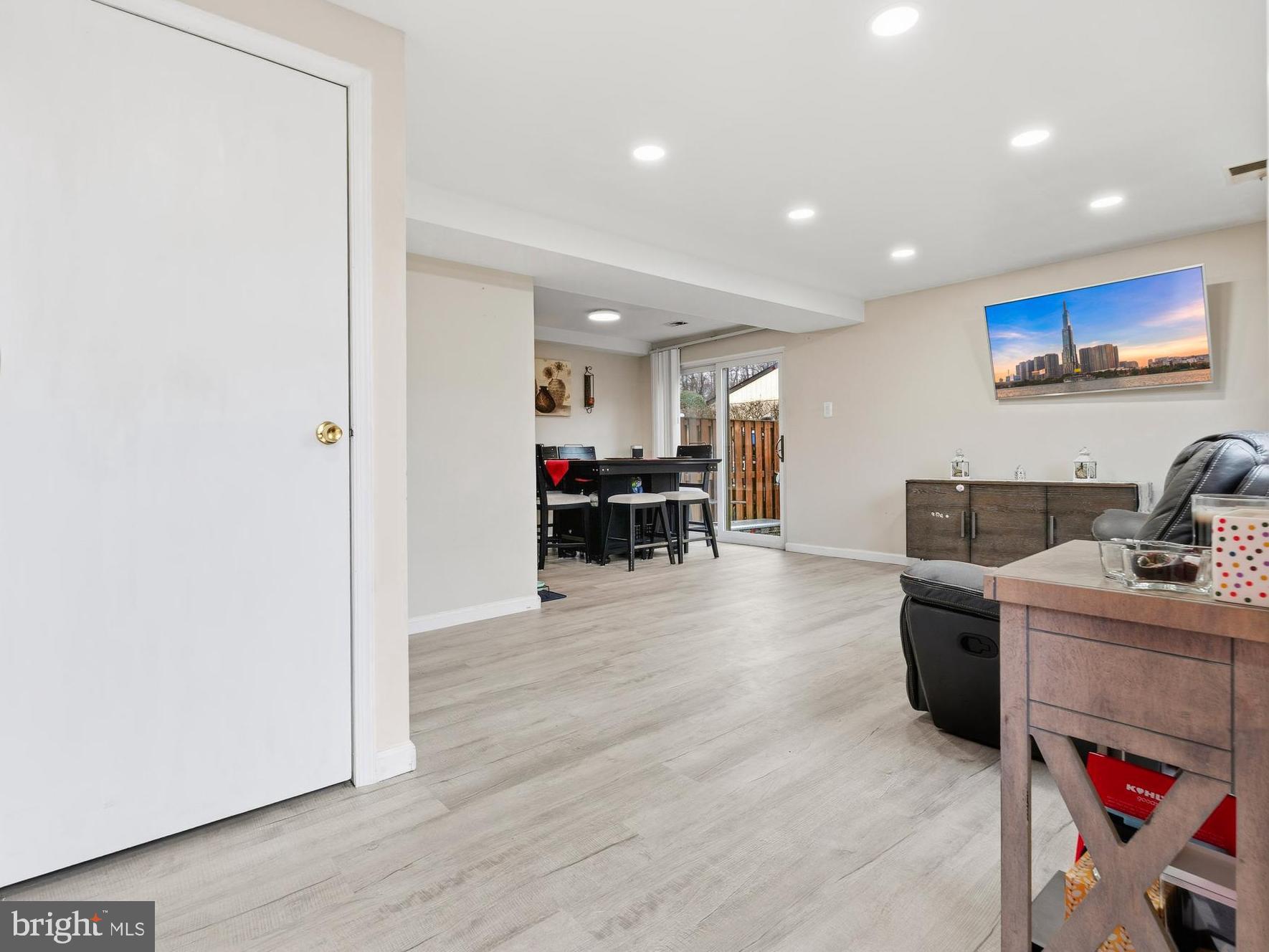 WOODSIDE SQUARE - Residential